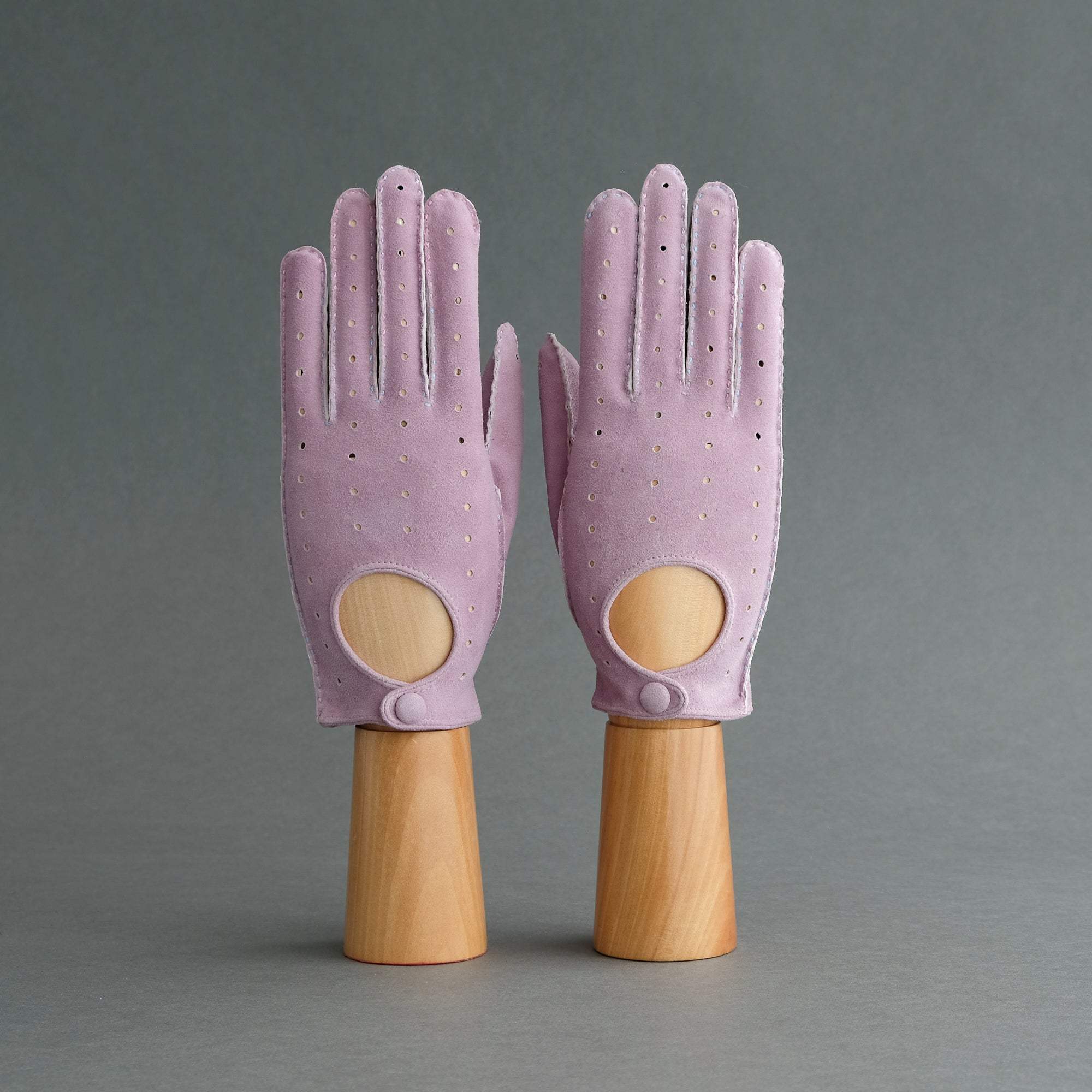 Ladies Unlined Driving Gloves From Lavender Reindeer Suede - TR Handschuhe Wien - Thomas Riemer Handmade Gloves