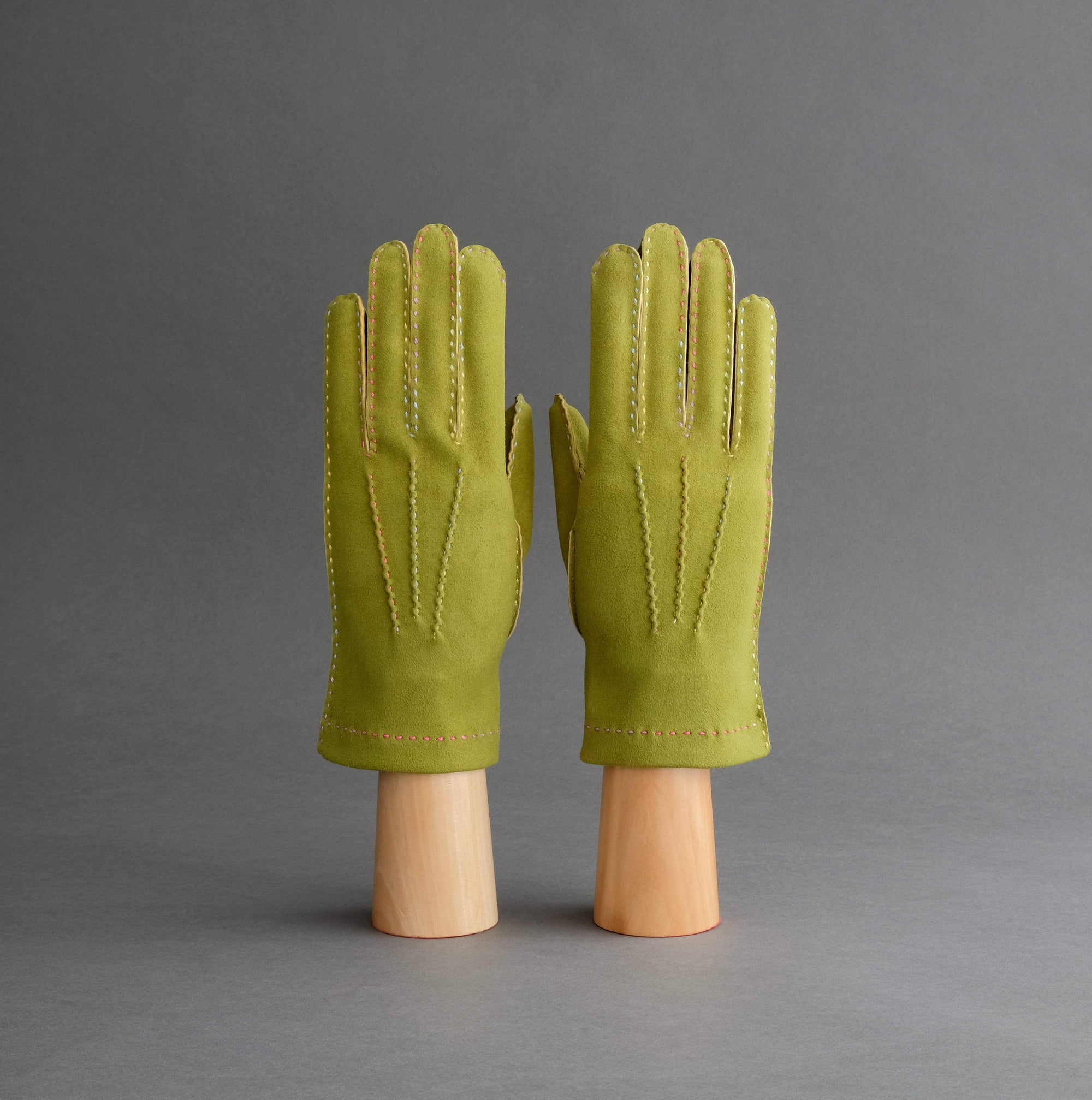 Ladies Unlined Hand Sewn Gloves From Lime Green Doeskin - TR Handschuhe Wien - Thomas Riemer Handmade Gloves