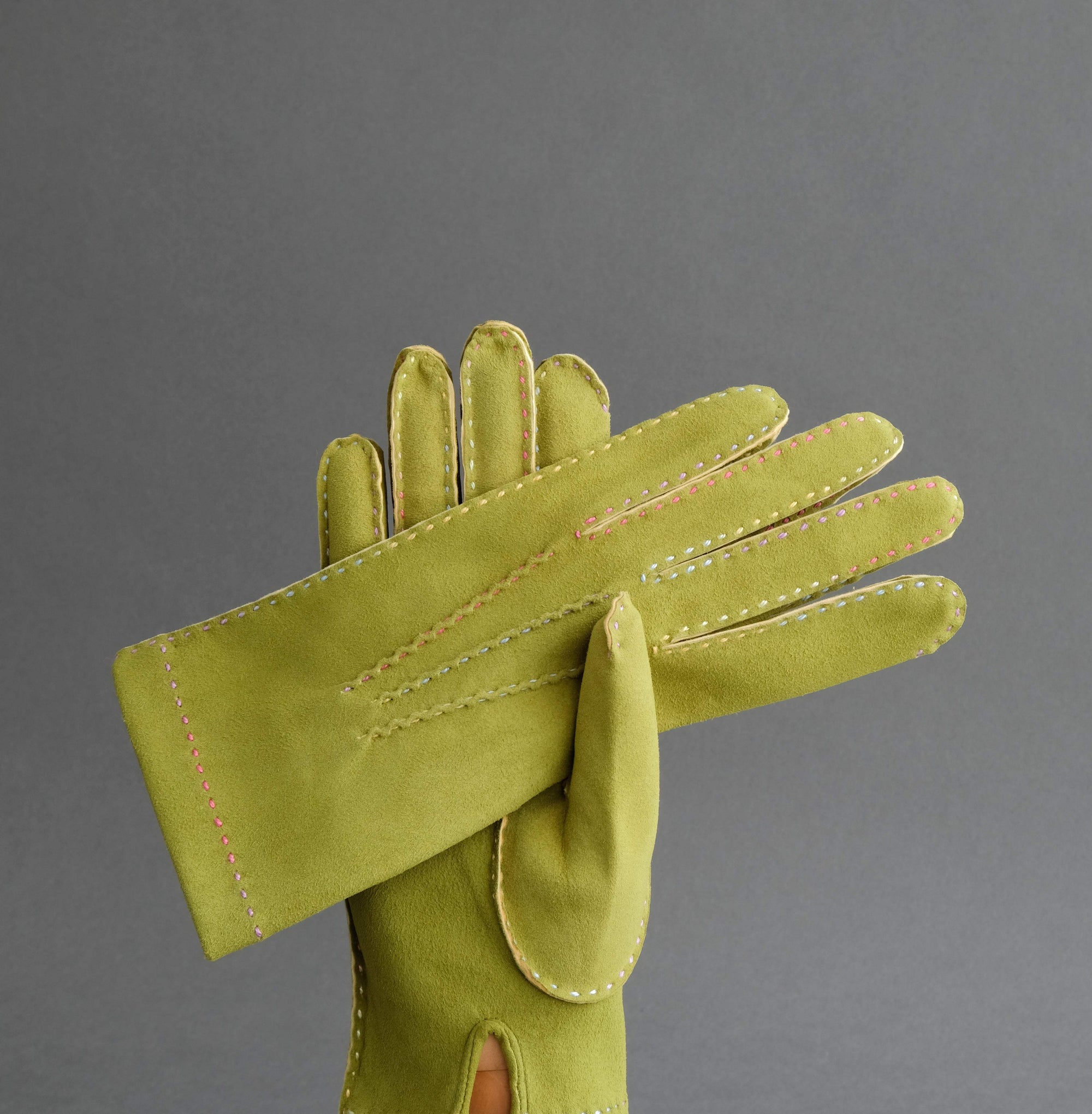 Ladies Unlined Hand Sewn Gloves From Lime Green Doeskin - TR Handschuhe Wien - Thomas Riemer Handmade Gloves