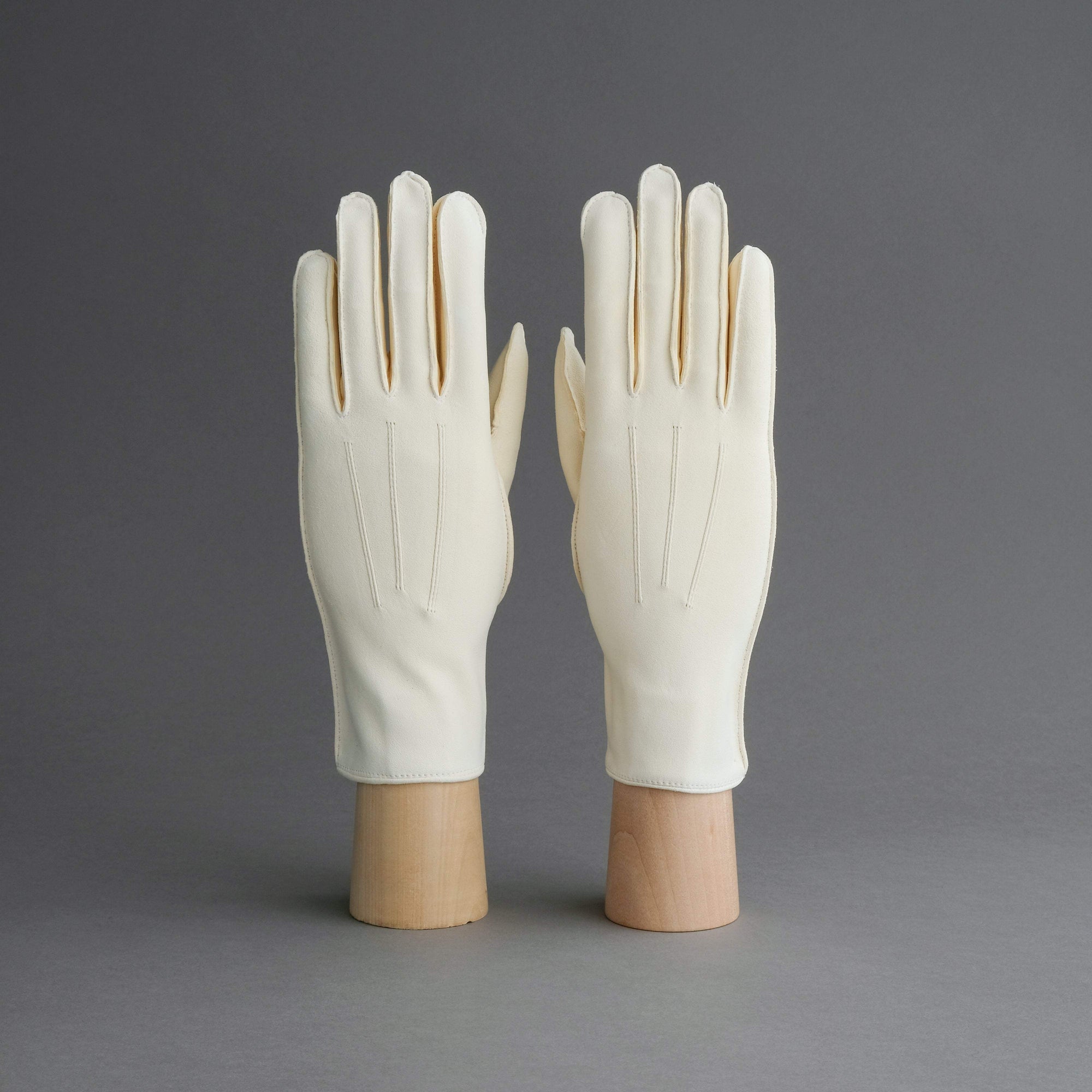 Ladies Wrist-Length Riding Gloves From Unlined Doeskin - TR Handschuhe Wien - Thomas Riemer Handmade Gloves