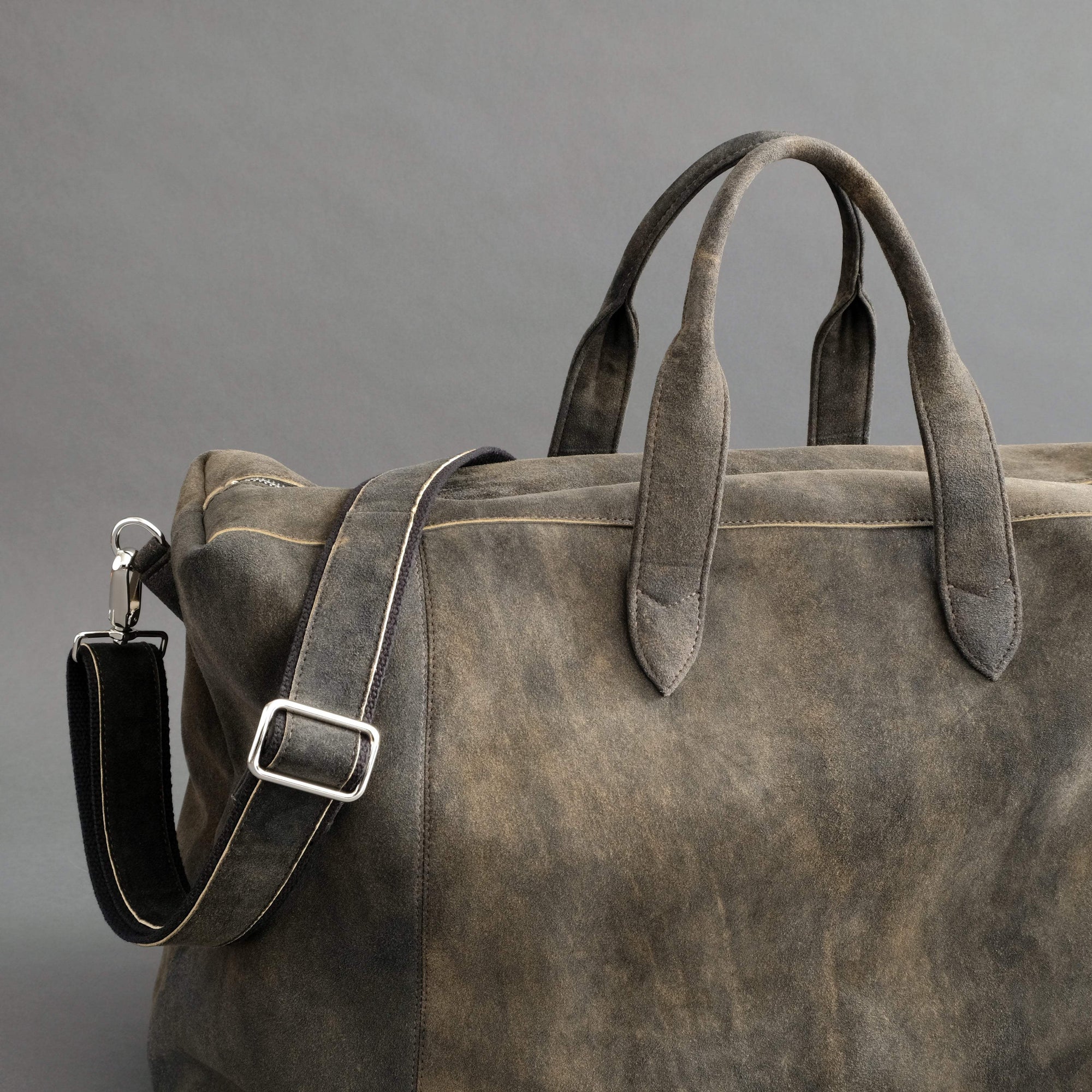 Large Weekender From Walnut Goatskin Suede - TR Handschuhe Wien - Thomas Riemer Handmade Gloves