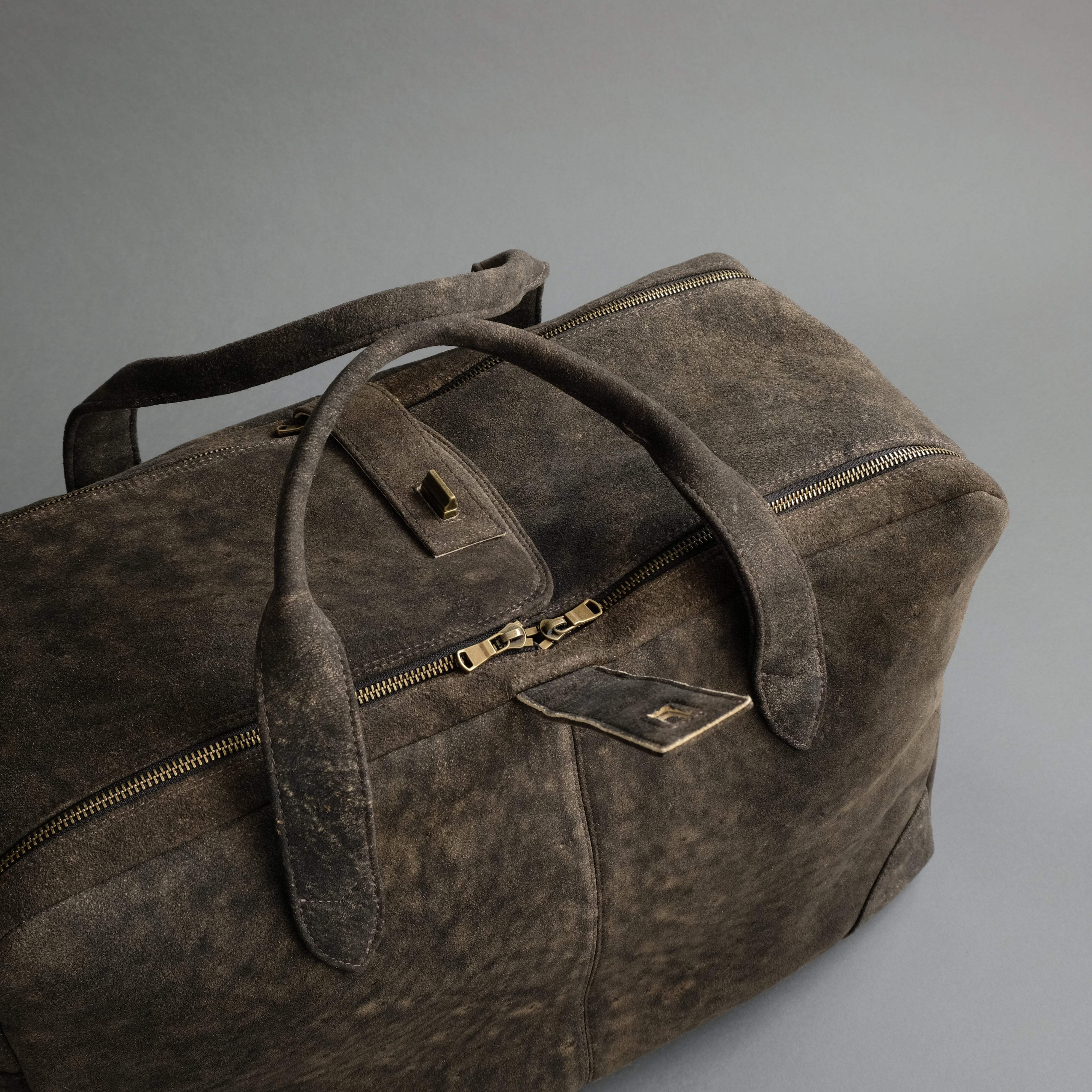 Weekender From Walnut Doeskin Suede - TR Handschuhe Wien - Thomas Riemer Handmade Gloves