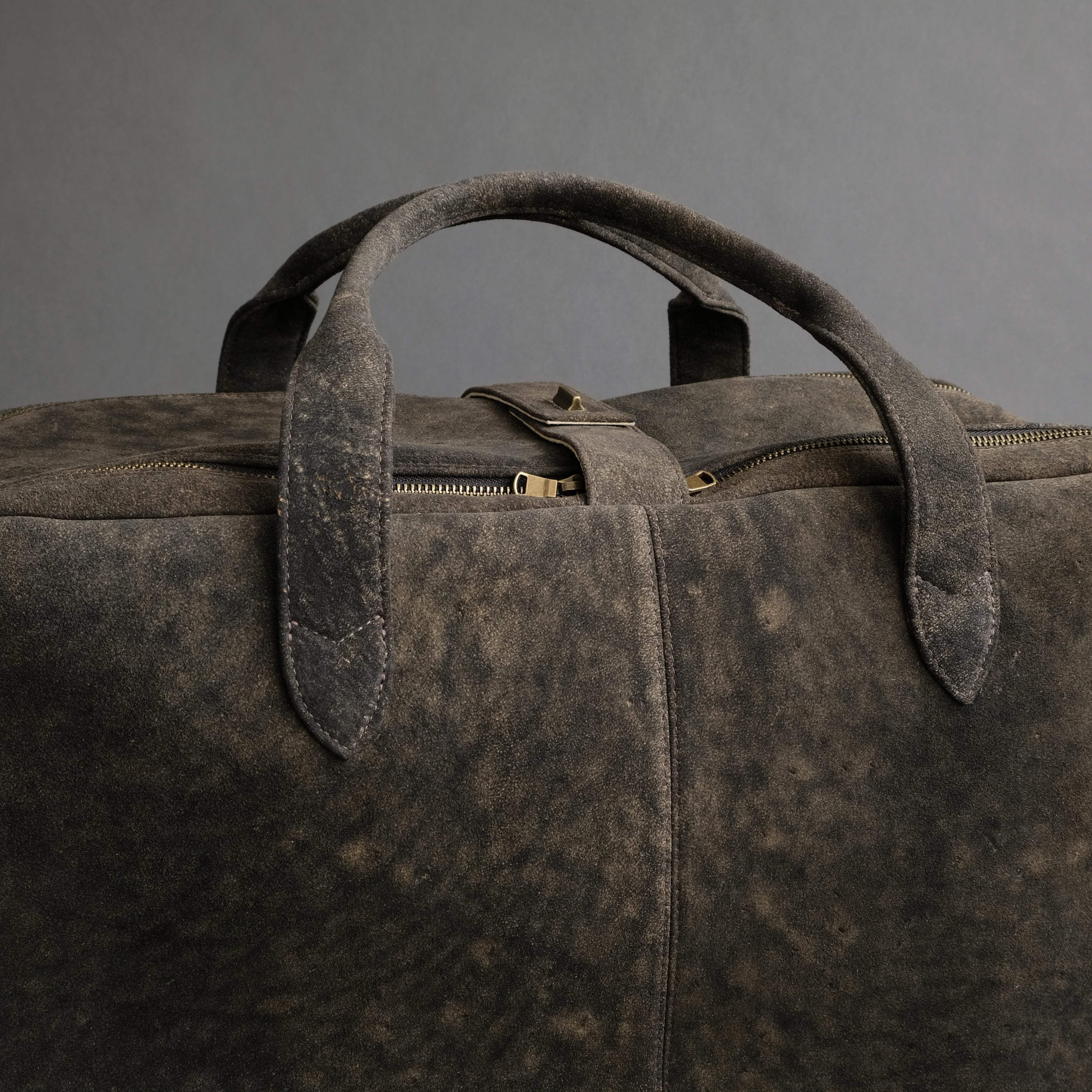 Weekender From Walnut Doeskin Suede - TR Handschuhe Wien - Thomas Riemer Handmade Gloves