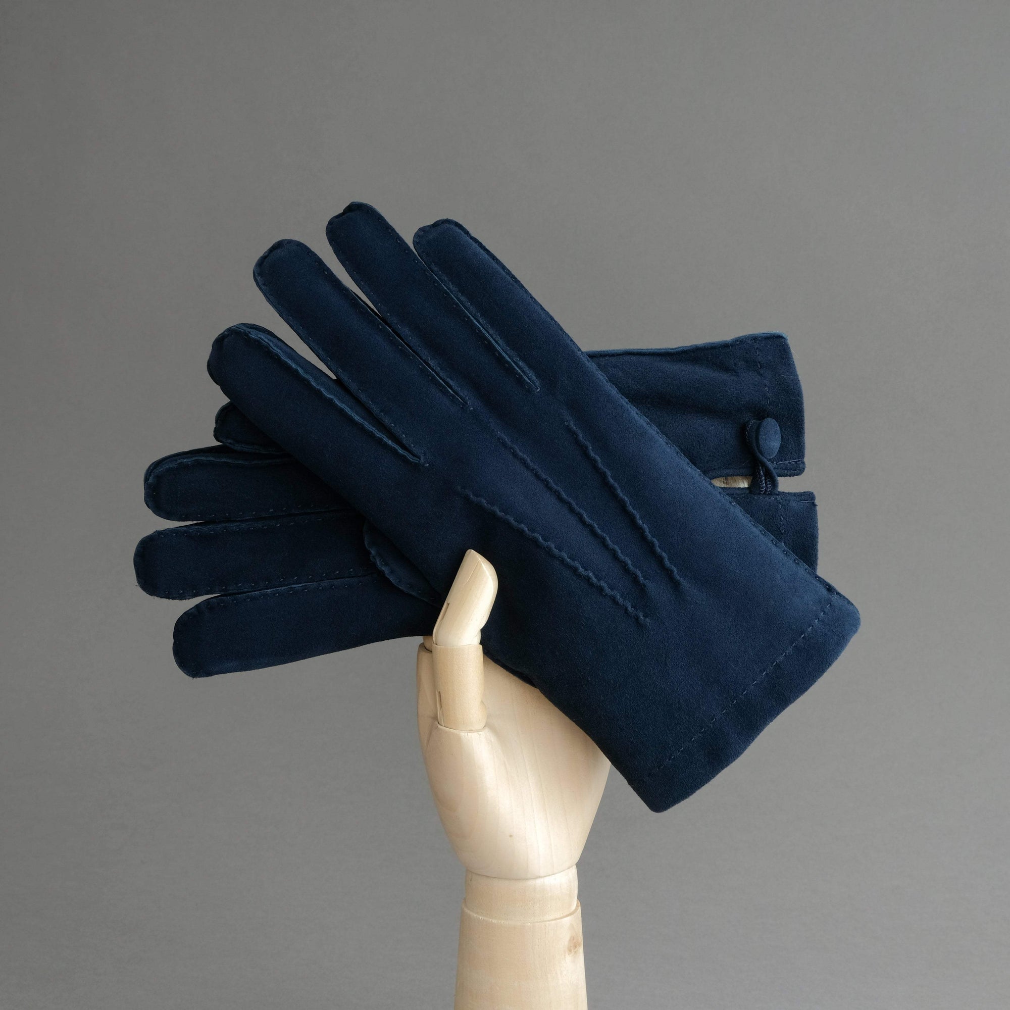 Gentlemen&#39;s Buttoned Gloves from Dark Blue Reindeer Suede Lined with Orylag Fur - TR Handschuhe Wien - Thomas Riemer Handmade Gloves