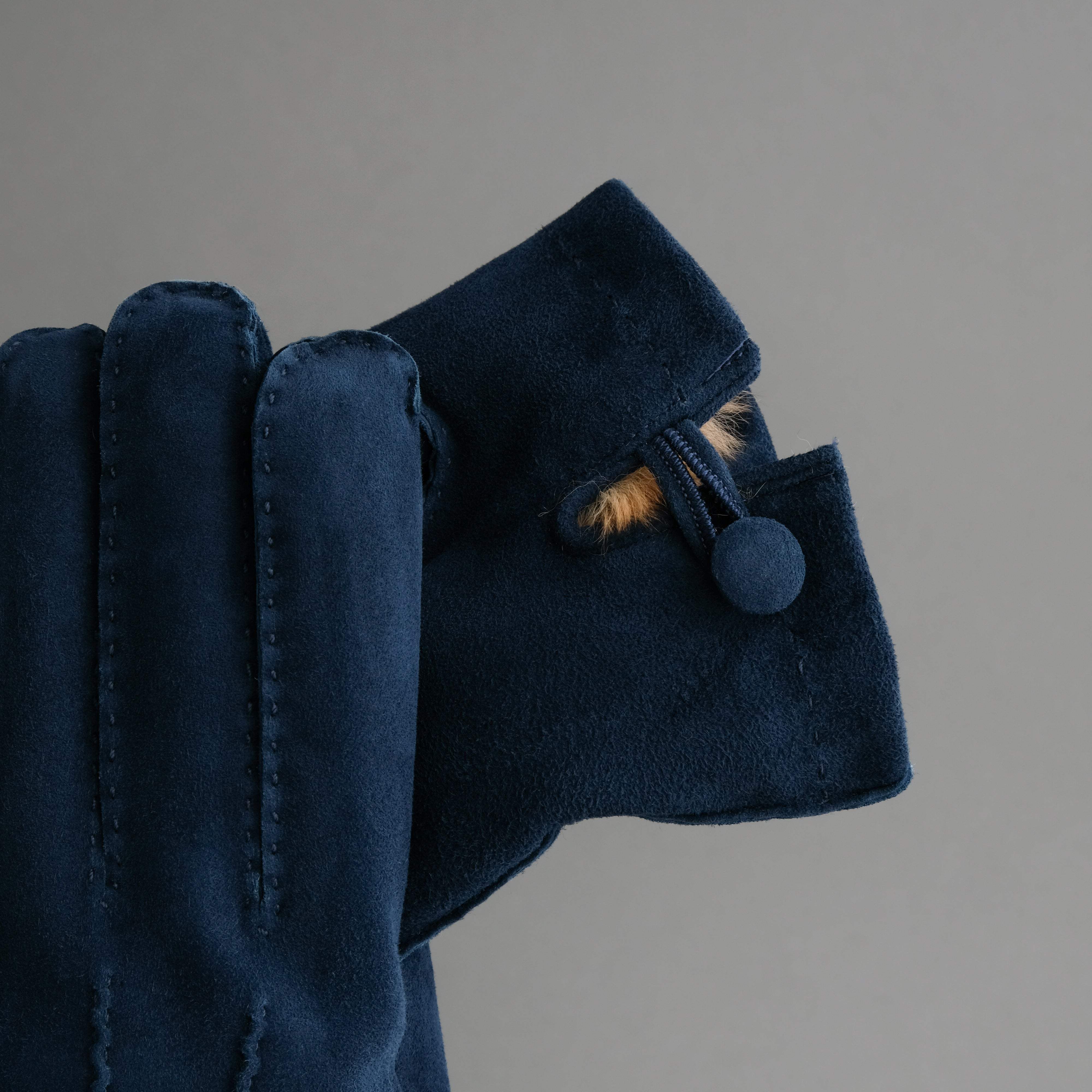 Gentlemen&#39;s Buttoned Gloves from Dark Blue Reindeer Suede Lined with Orylag Fur - TR Handschuhe Wien - Thomas Riemer Handmade Gloves