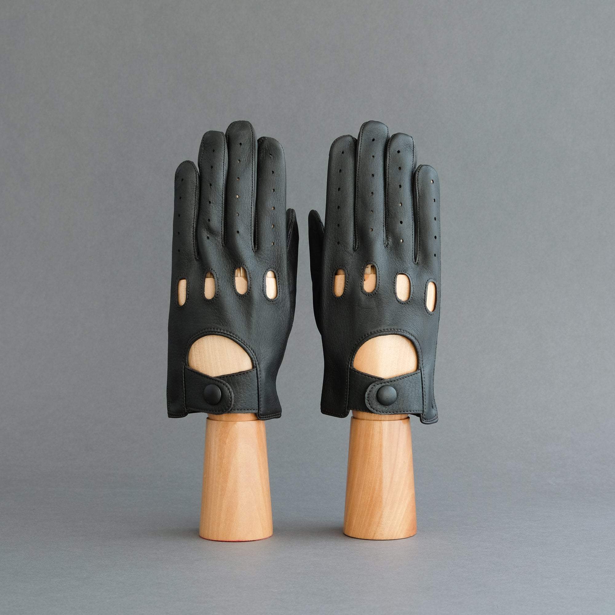 Gentlemen&#39;s Driving Gloves from Dark Brown Deerskin - TR Handschuhe Wien - Thomas Riemer Handmade Gloves