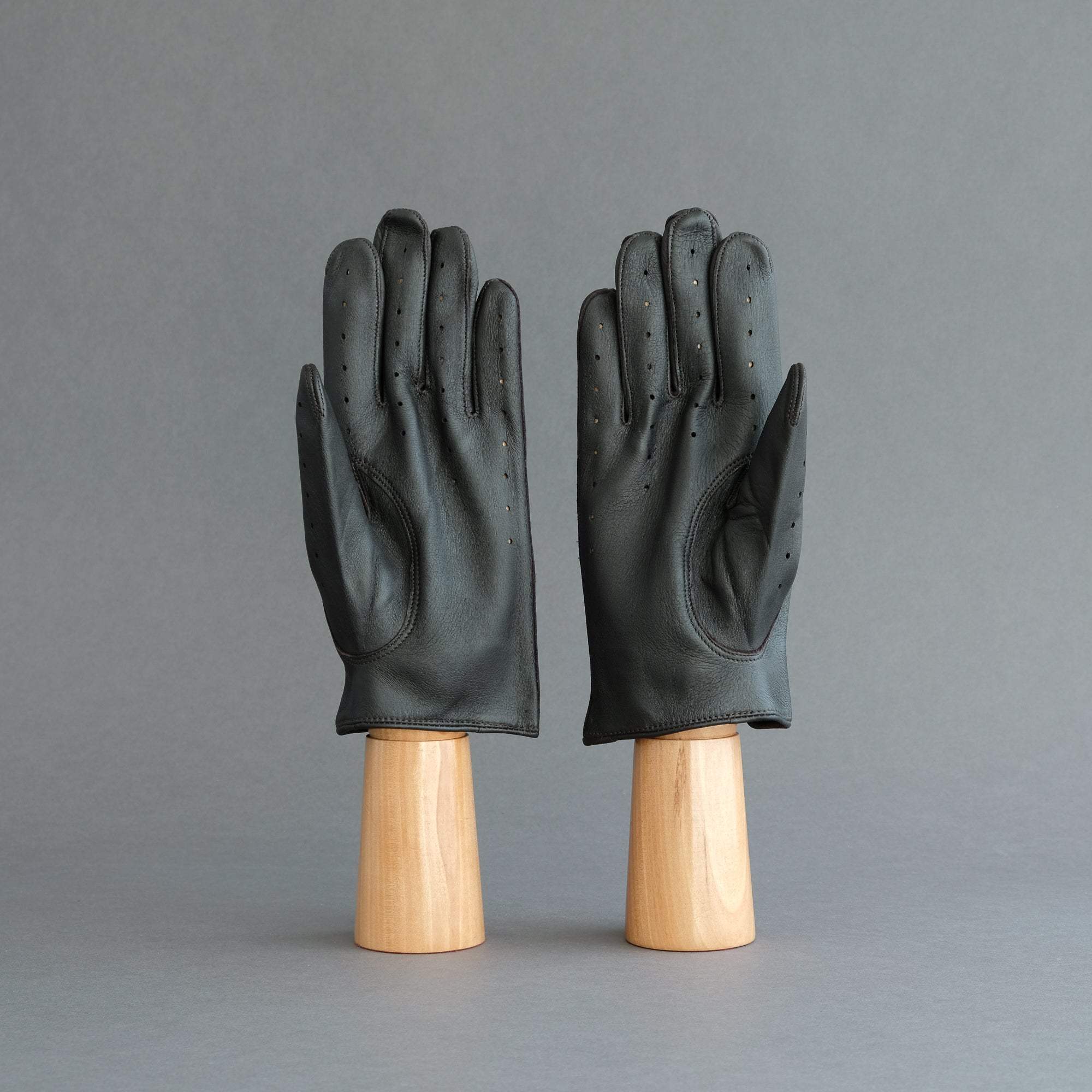 Gentlemen's Driving Gloves from Dark Brown Deerskin - TR Handschuhe Wien - Thomas Riemer Handmade Gloves