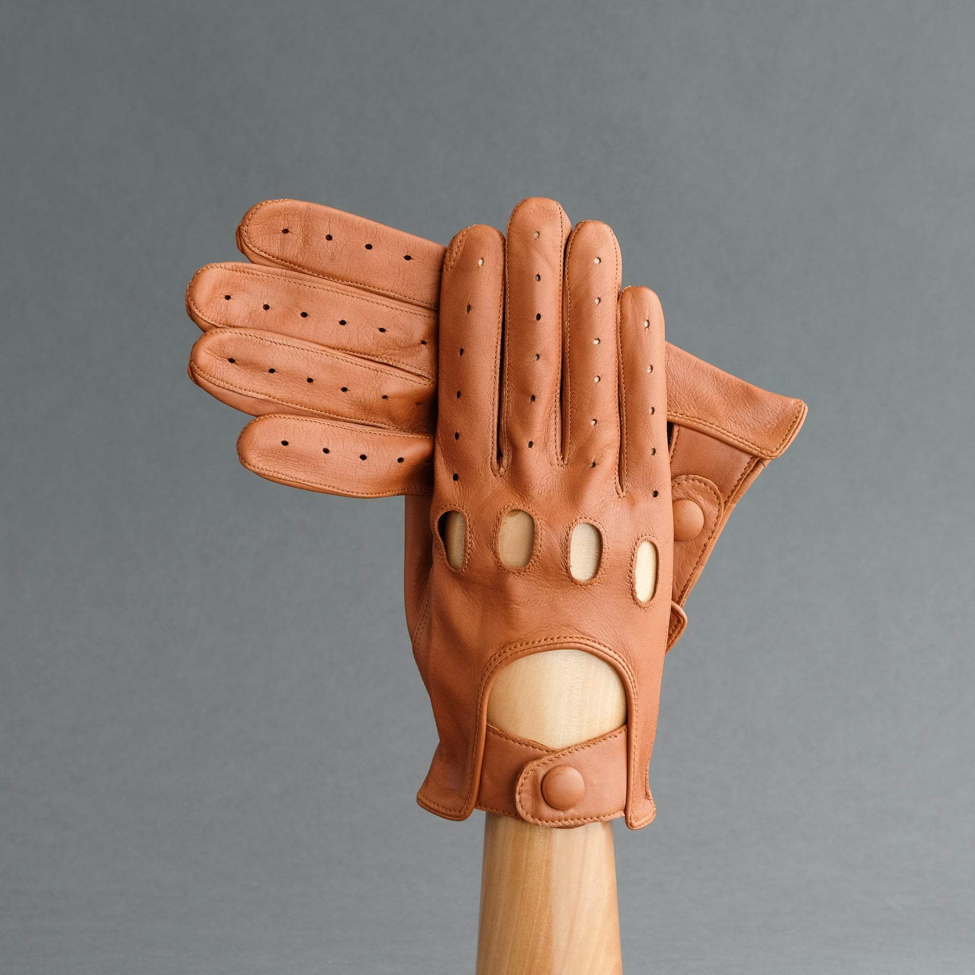 Gentlemen&#39;s Driving Gloves from Fauve Deerskin - TR Handschuhe Wien - Thomas Riemer Handmade Gloves