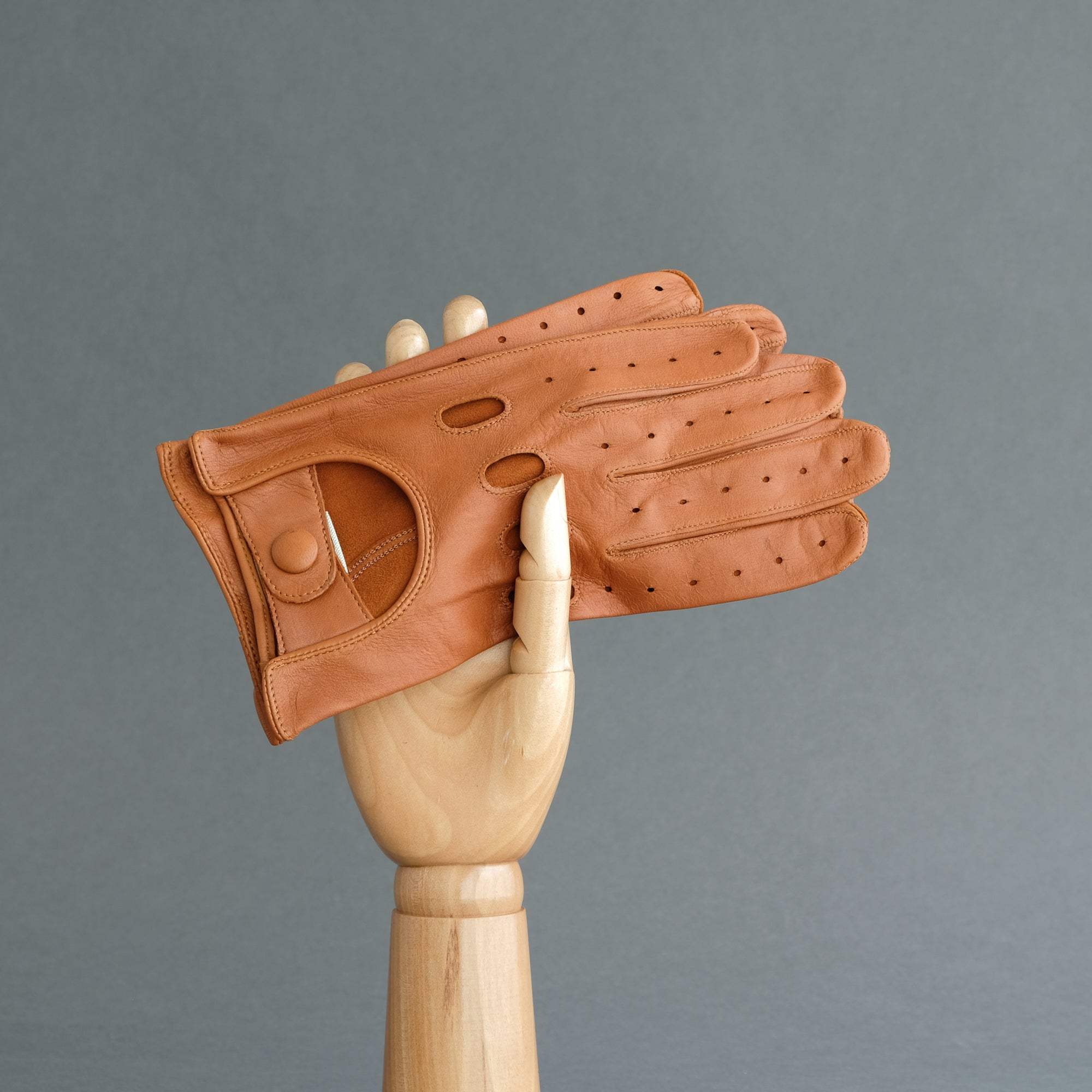 Gentlemen&#39;s Driving Gloves from Fauve Deerskin - TR Handschuhe Wien - Thomas Riemer Handmade Gloves