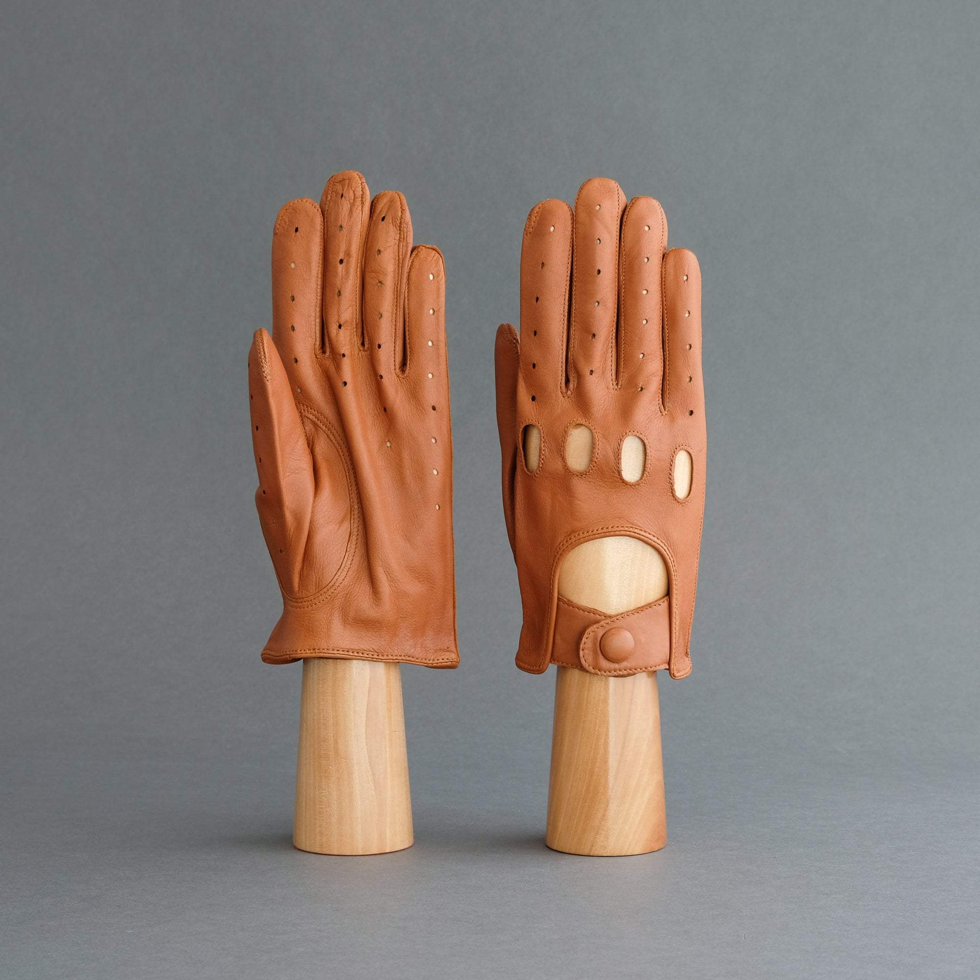 Gentlemen&#39;s Driving Gloves from Fauve Deerskin - TR Handschuhe Wien - Thomas Riemer Handmade Gloves