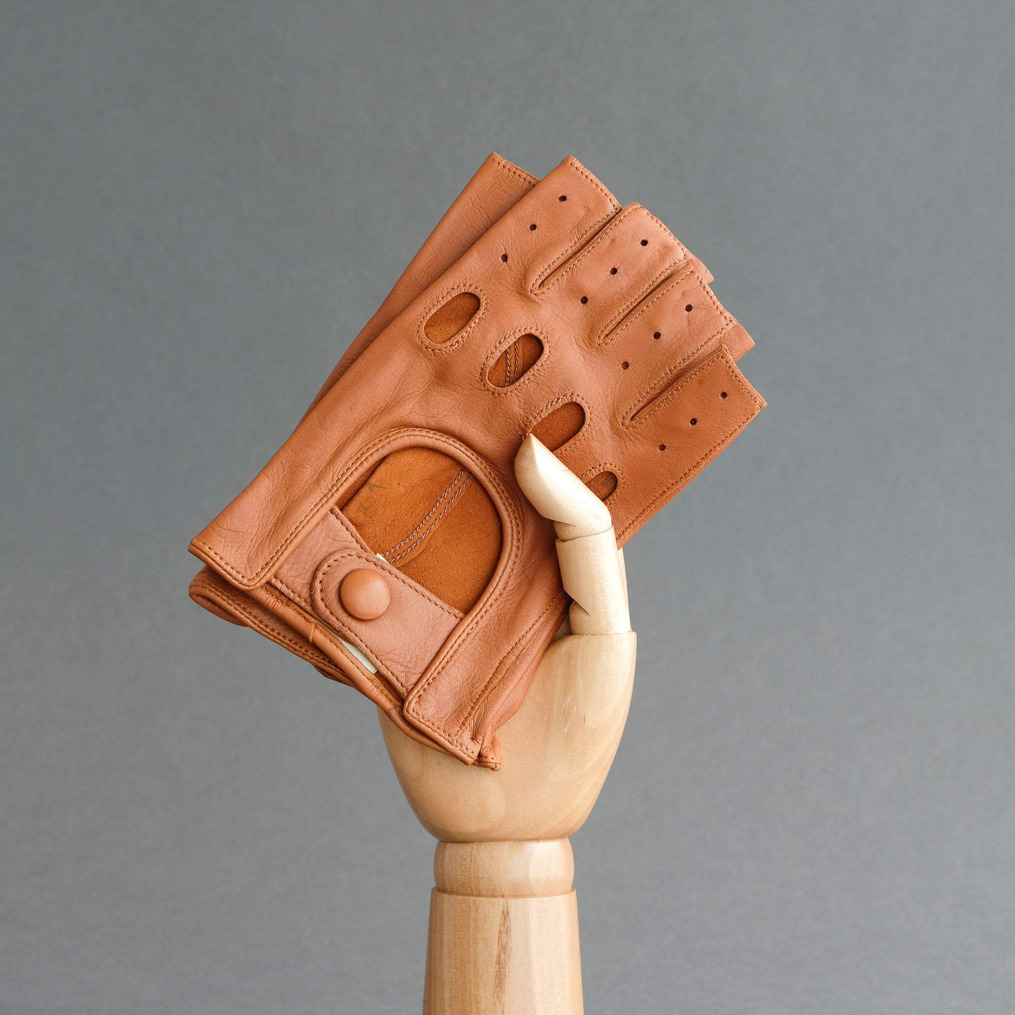 Gentlemen's Fingerless Driving Gloves from Fauve Deerskin - TR Handschuhe Wien - Thomas Riemer Handmade Gloves