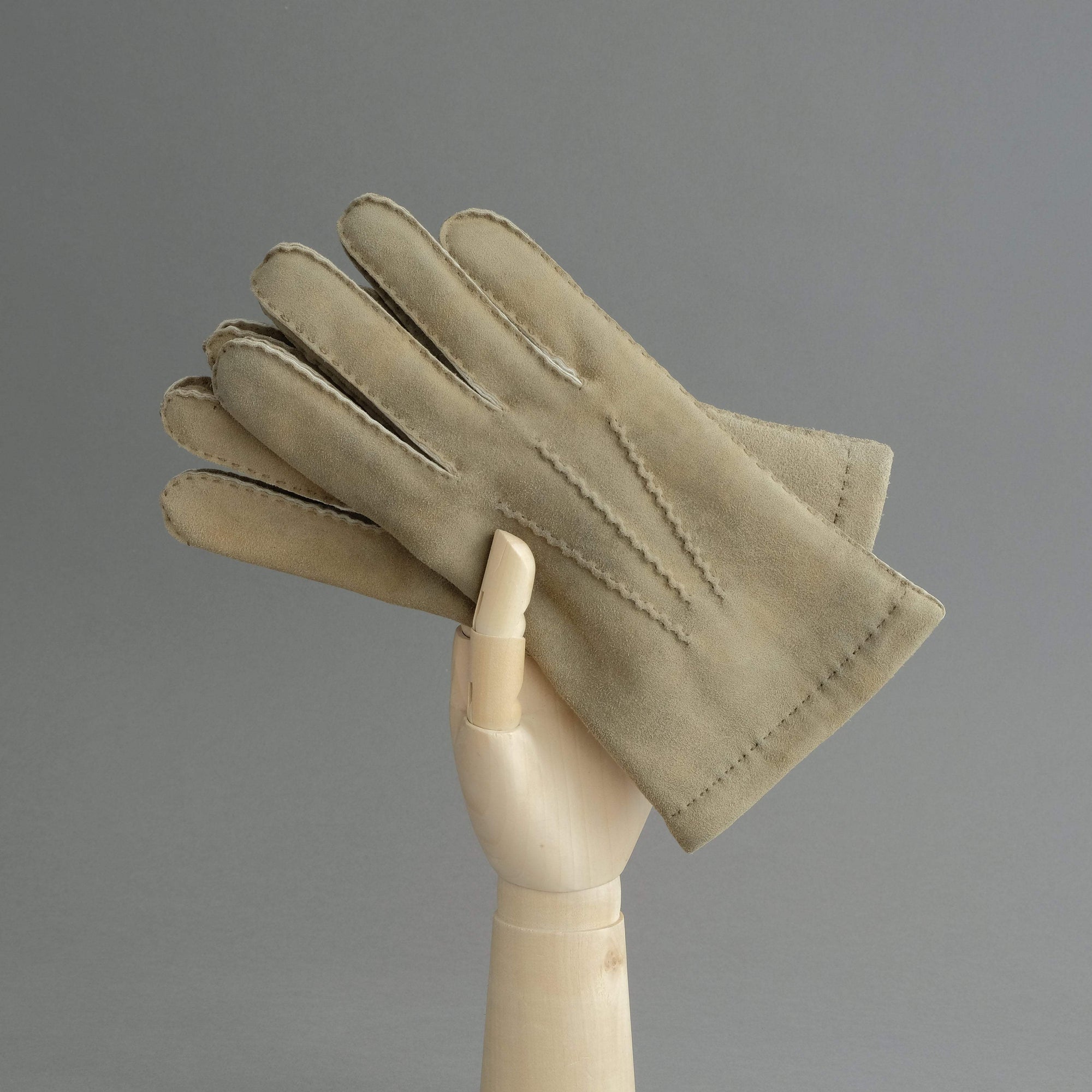 Gentlemen's Gloves from Beige Goatskin Lined with Cashmere - TR Handschuhe Wien - Thomas Riemer Handmade Gloves