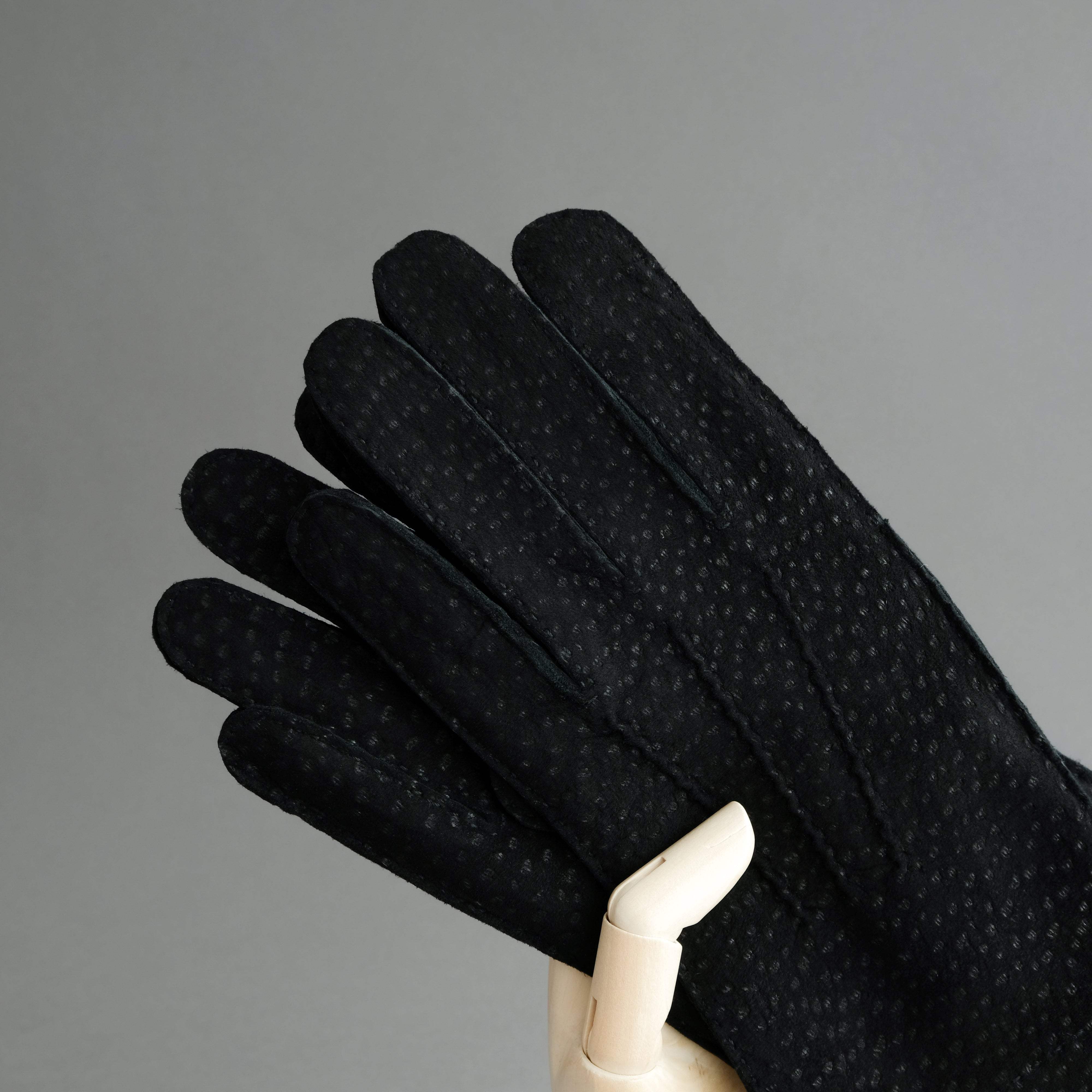 Gentlemen&#39;s Gloves from Black Carpincho Leather Lined With Cashmere - TR Handschuhe Wien - Thomas Riemer Handmade Gloves