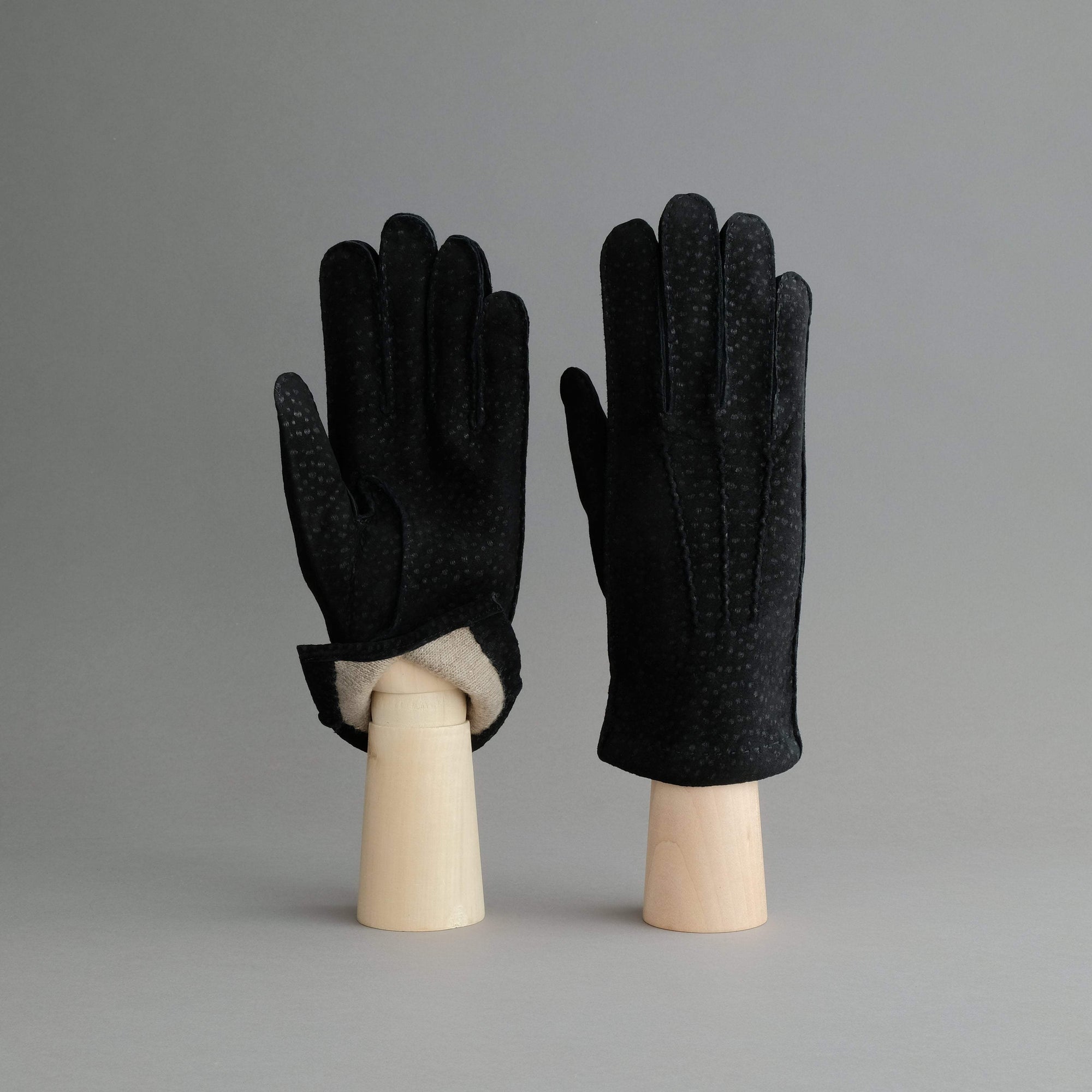 Gentlemen&#39;s Gloves from Black Carpincho Leather Lined With Cashmere - TR Handschuhe Wien - Thomas Riemer Handmade Gloves