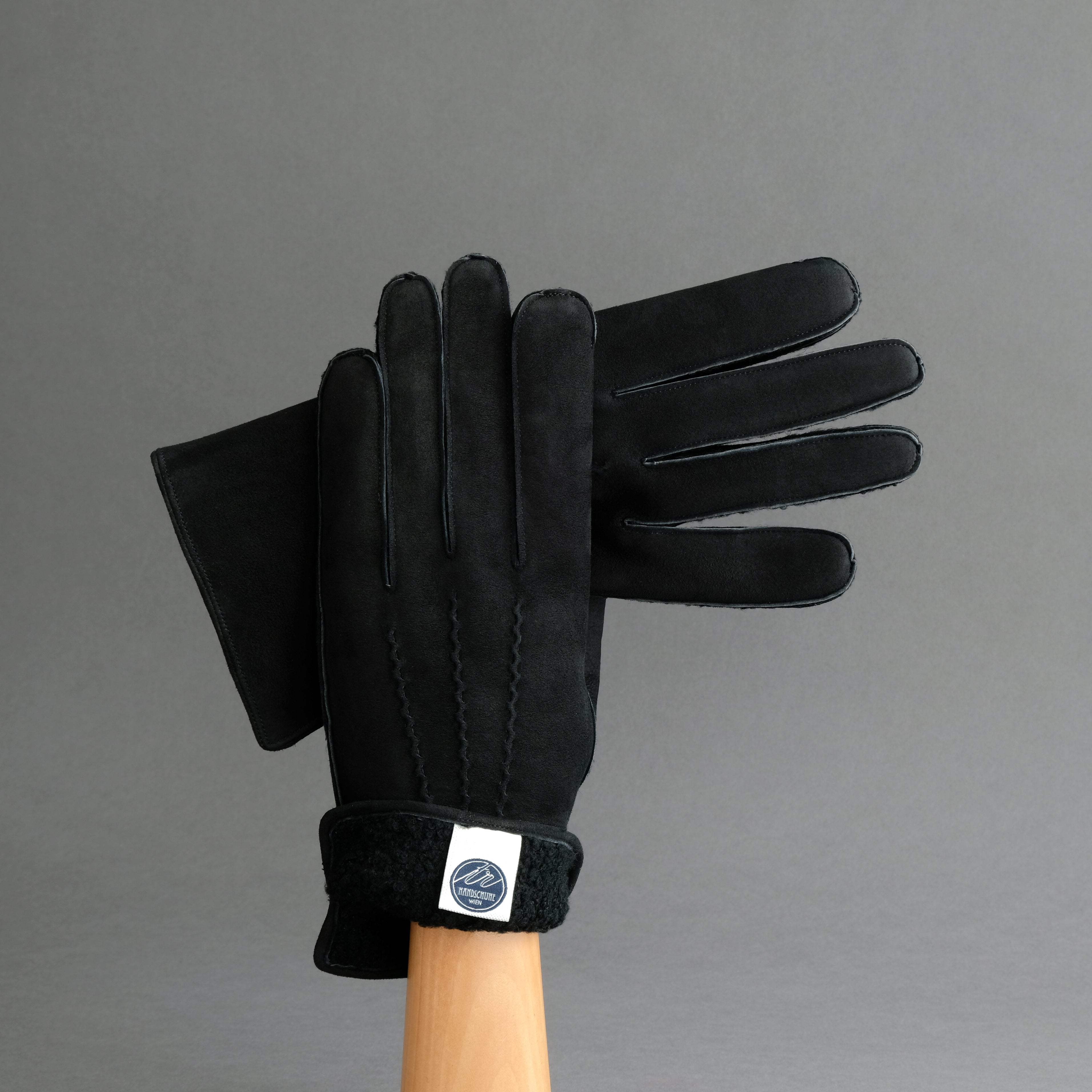 Gentlemen&#39;s Gloves From Black Curly Lambskin - TR Handschuhe Wien - Thomas Riemer Handmade Gloves