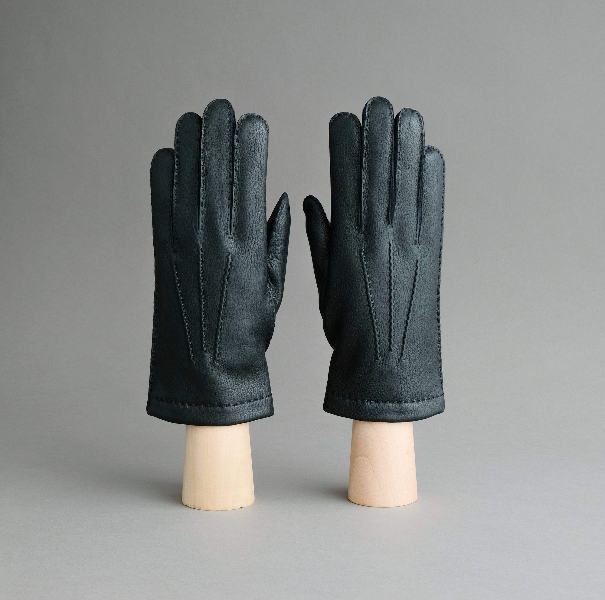 Gentlemen&#39;s Gloves from Black Deerskin Lined with Cashmere - TR Handschuhe Wien - Thomas Riemer Handmade Gloves