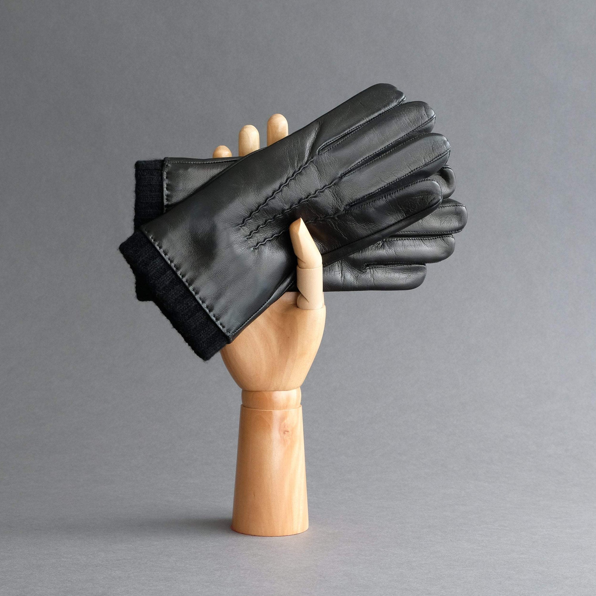 Gentlemen's Gloves from Black Hair Sheep Nappa Lined With Cashmere - TR Handschuhe Wien - Thomas Riemer Handmade Gloves