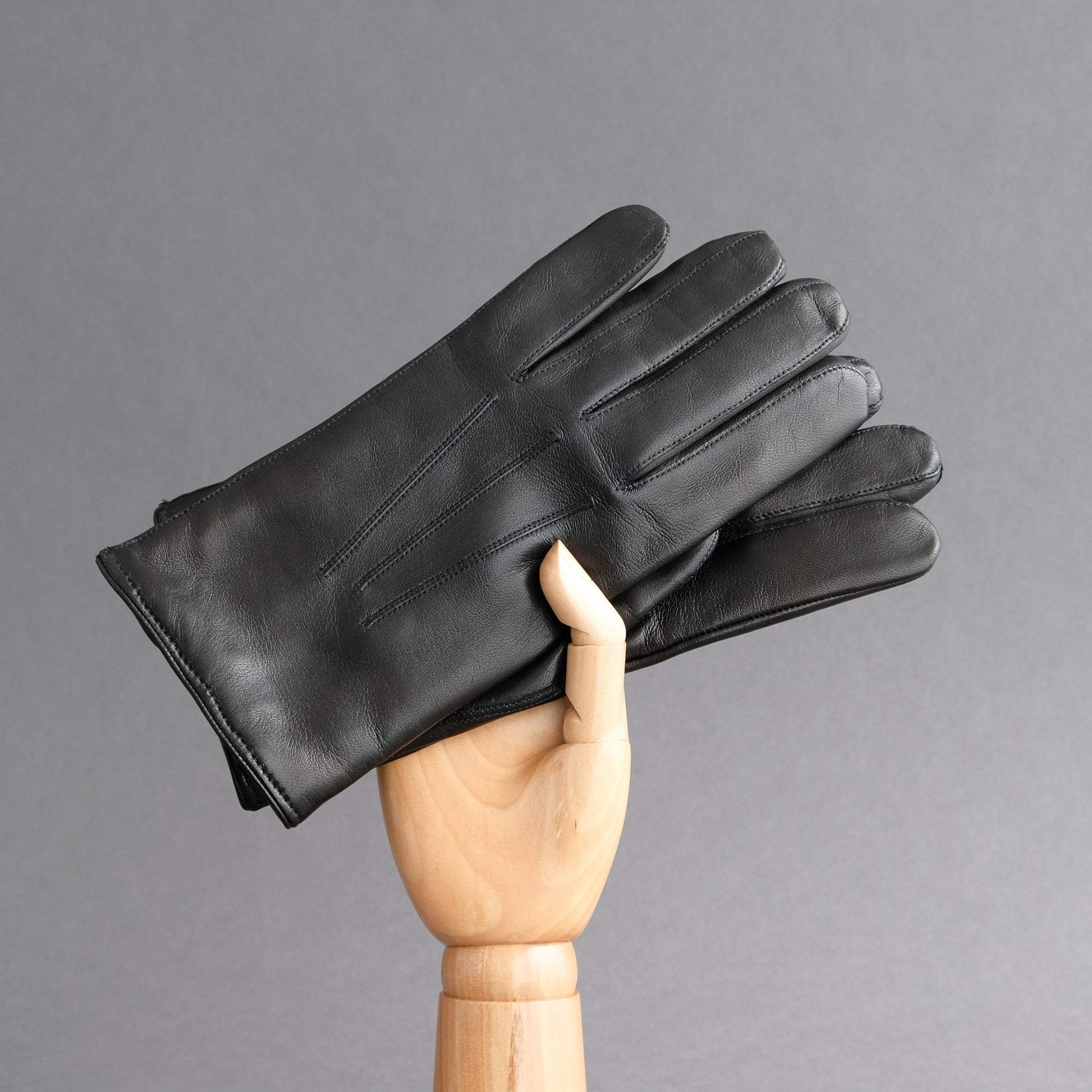 Gentlemen's Gloves from Black Hair Sheep Nappa Lined with Purple Cashmere - TR Handschuhe Wien - Thomas Riemer Handmade Gloves