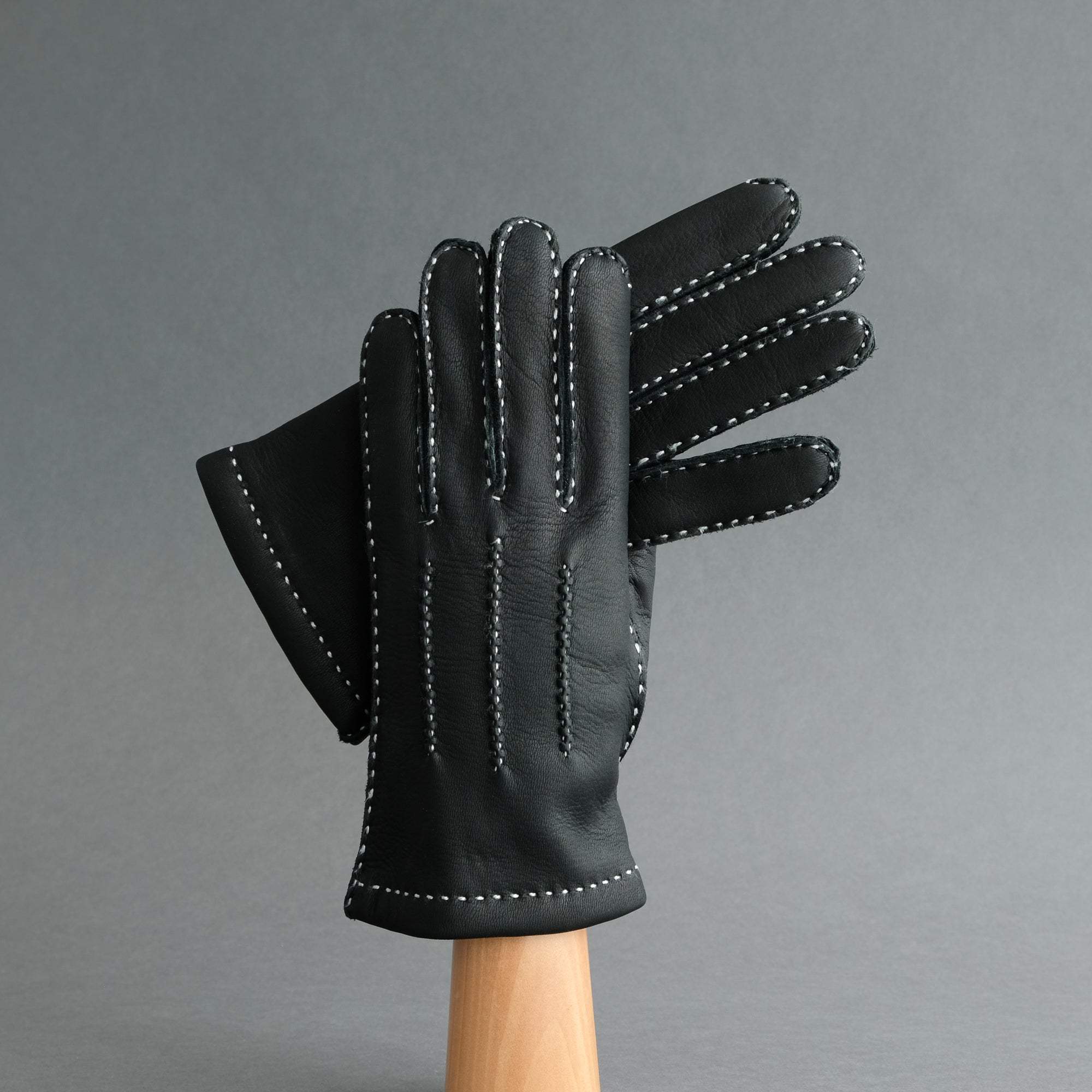 Gentlemen&#39;s Gloves from Black New Zealand Deerskin Lined with Cashmere - TR Handschuhe Wien - Thomas Riemer Handmade Gloves