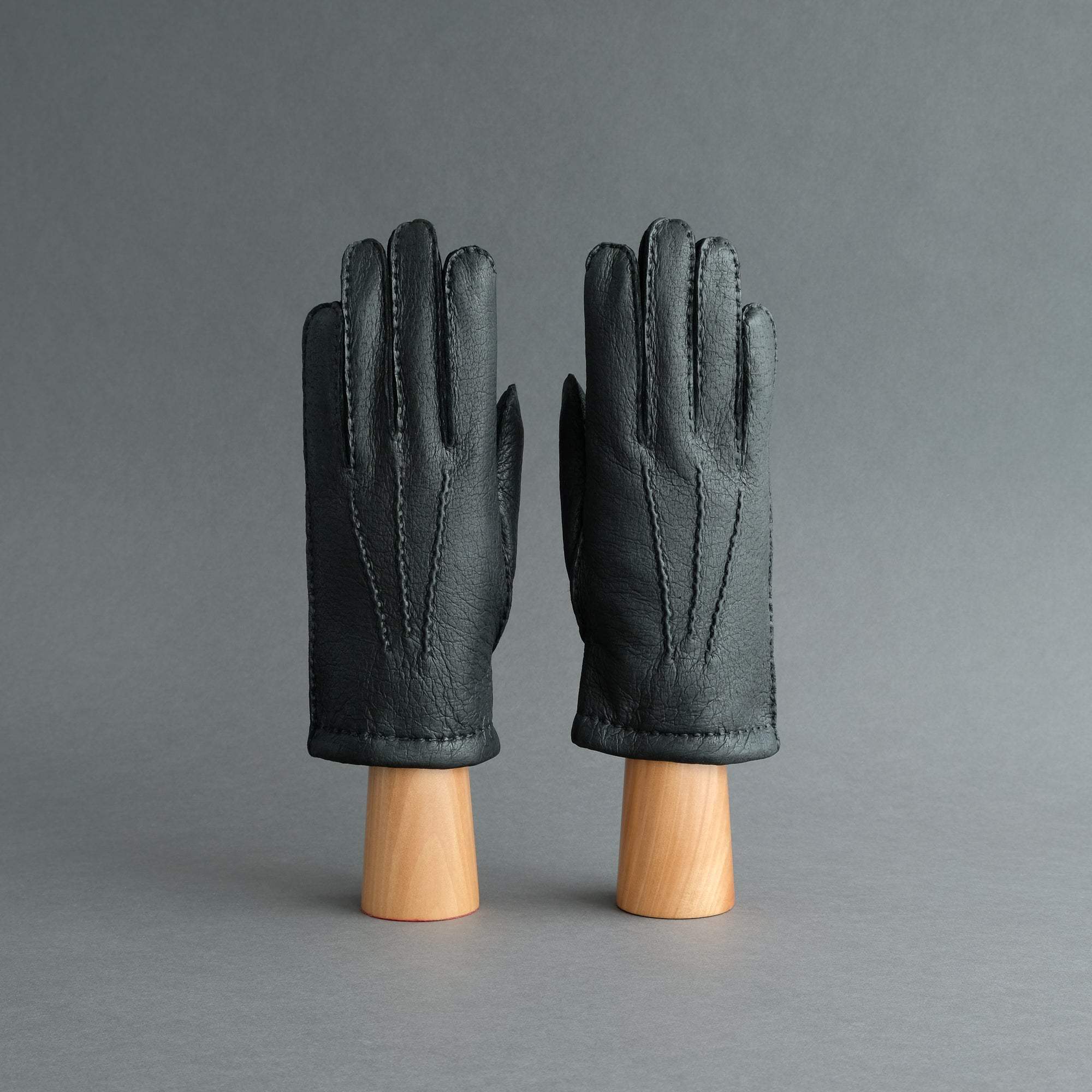 Gentlemen&#39;s Gloves from Black Peccary Lined with Cashmere - TR Handschuhe Wien - Thomas Riemer Handmade Gloves