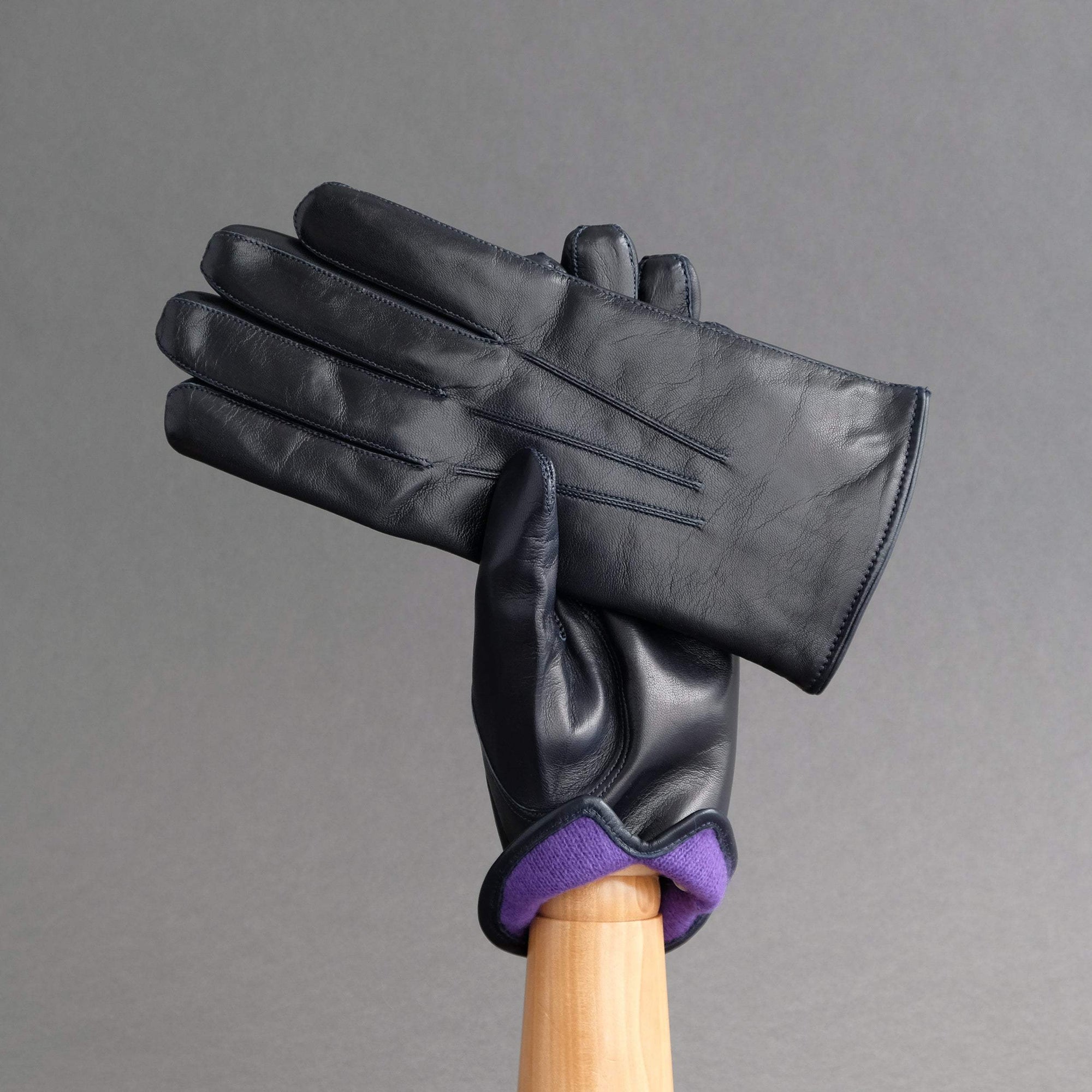 Gentlemen&#39;s Gloves from Blue Hair Sheep Nappa Lined with Purple Cashmere - TR Handschuhe Wien - Thomas Riemer Handmade Gloves