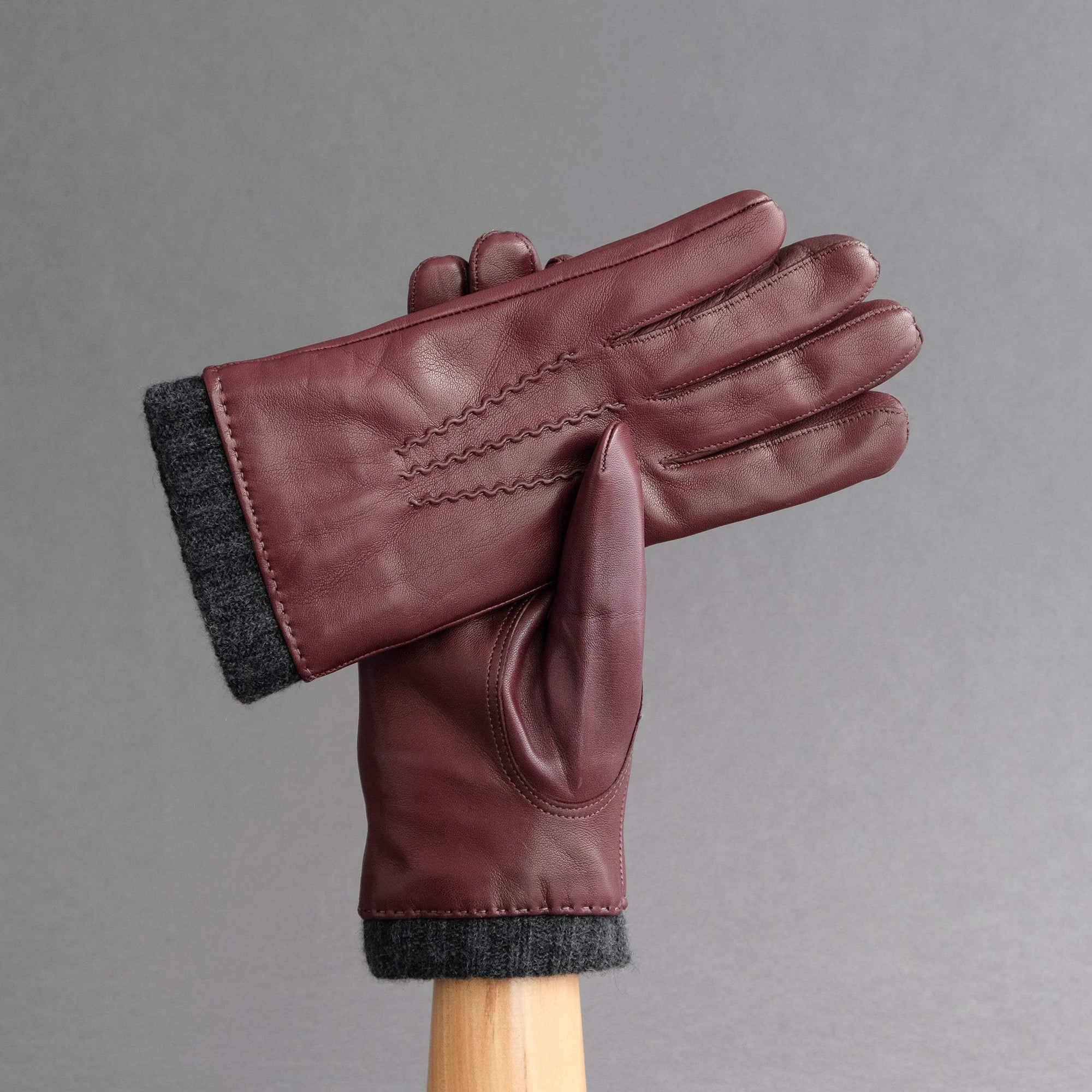 Gentlemen&#39;s Gloves from Bordeaux Hair Sheep Nappa Lined With Cashmere - TR Handschuhe Wien - Thomas Riemer Handmade Gloves