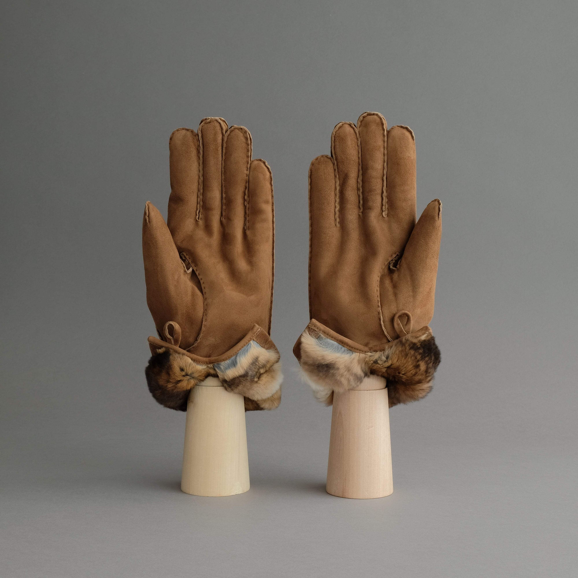 Gentlemen's Gloves from Brown Reindeer Suede Lined with Orylag Fur - TR Handschuhe Wien - Thomas Riemer Handmade Gloves