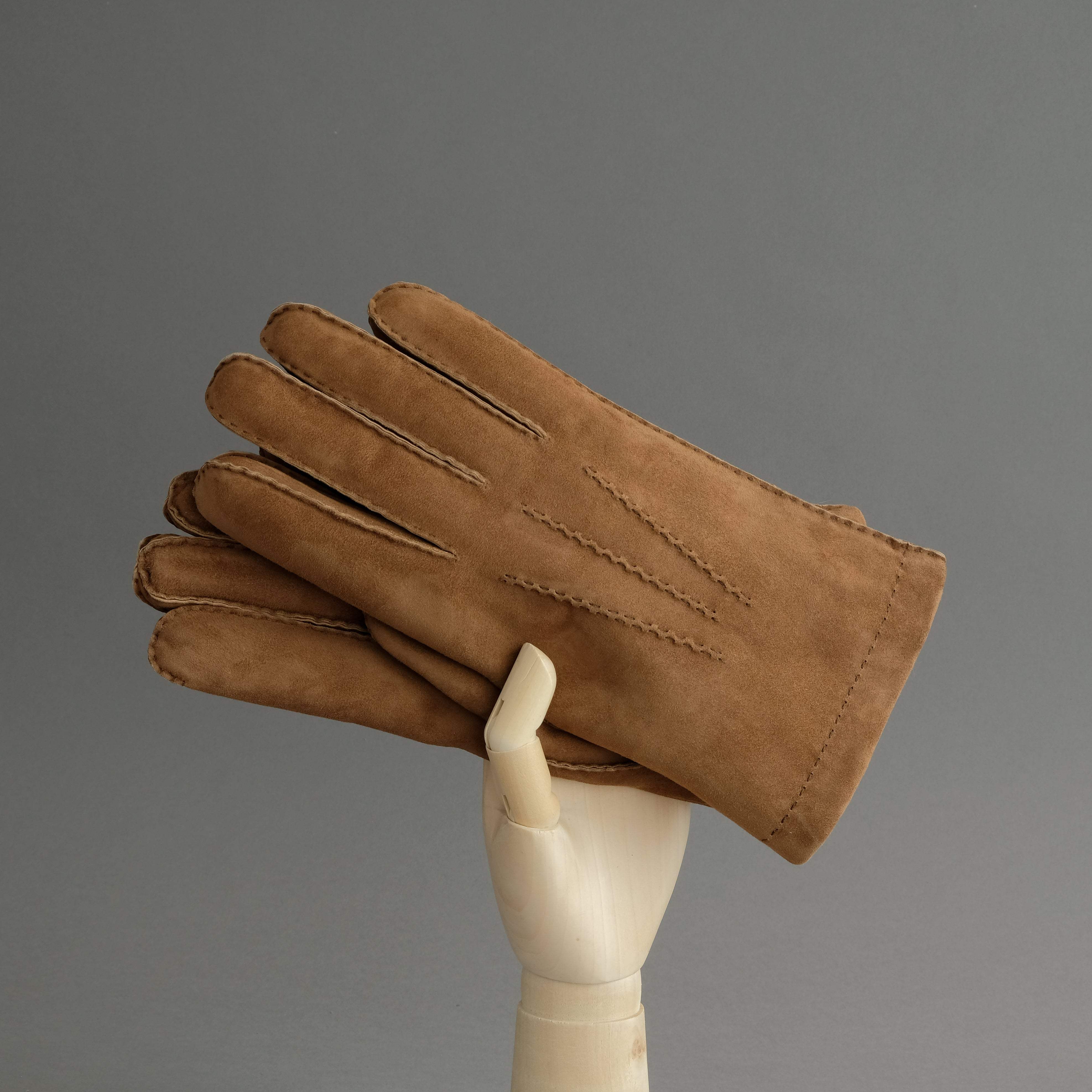 Gentlemen&#39;s Gloves from Brown Reindeer Suede Lined with Orylag Fur - TR Handschuhe Wien - Thomas Riemer Handmade Gloves