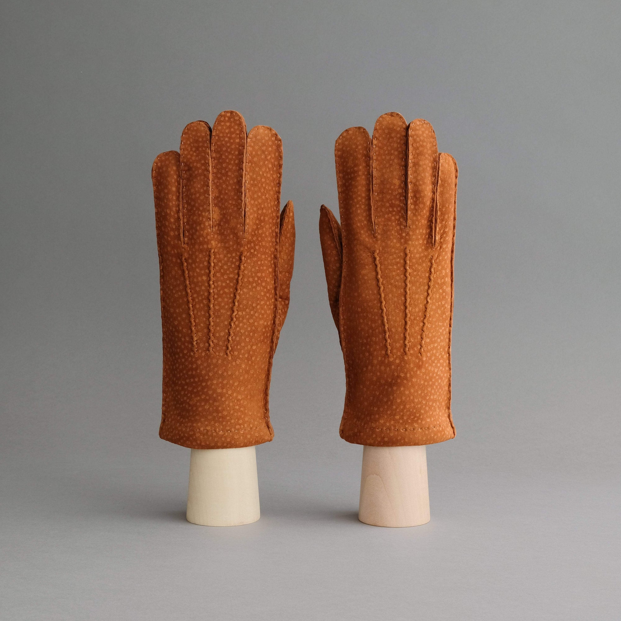 Gentlemen&#39;s Gloves from Cognac Carpincho Leather Lined With Cashmere - TR Handschuhe Wien - Thomas Riemer Handmade Gloves