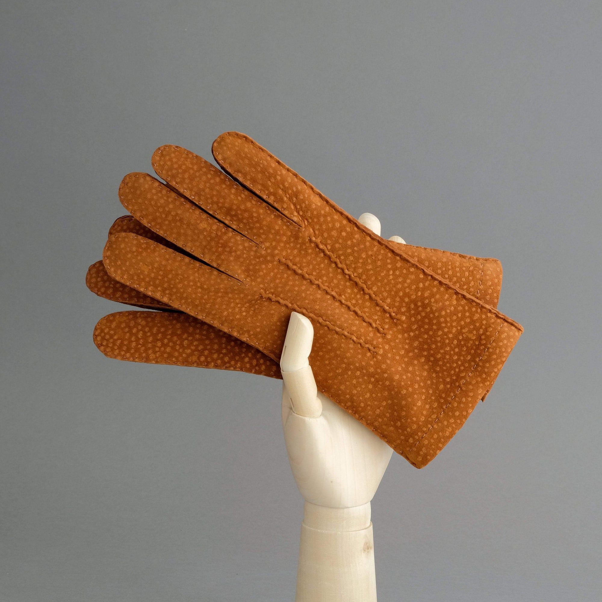 Gentlemen&#39;s Gloves from Cognac Carpincho Leather Lined With Cashmere - TR Handschuhe Wien - Thomas Riemer Handmade Gloves