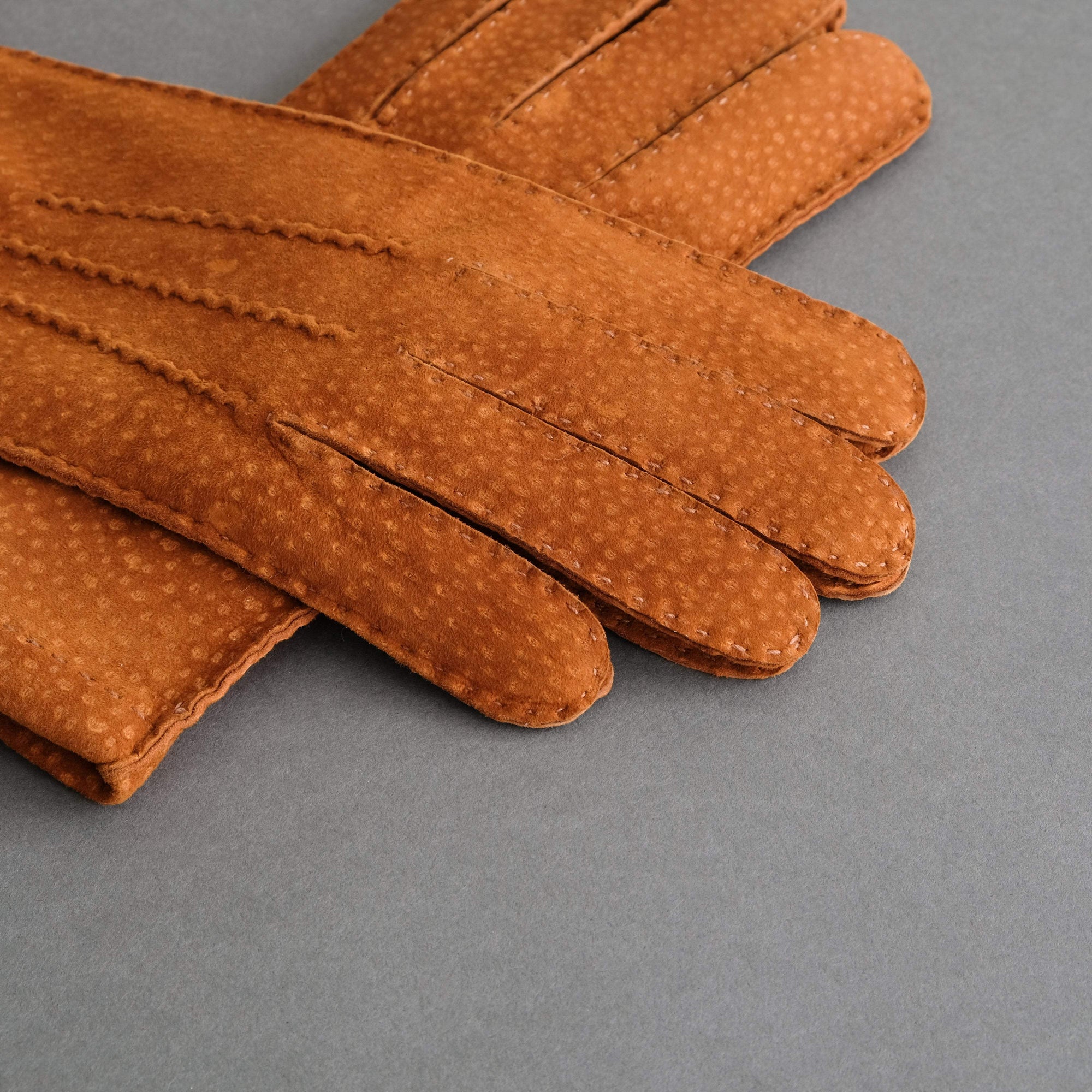 Gentlemen&#39;s Gloves from Cognac Carpincho Leather Lined With Cashmere - TR Handschuhe Wien - Thomas Riemer Handmade Gloves