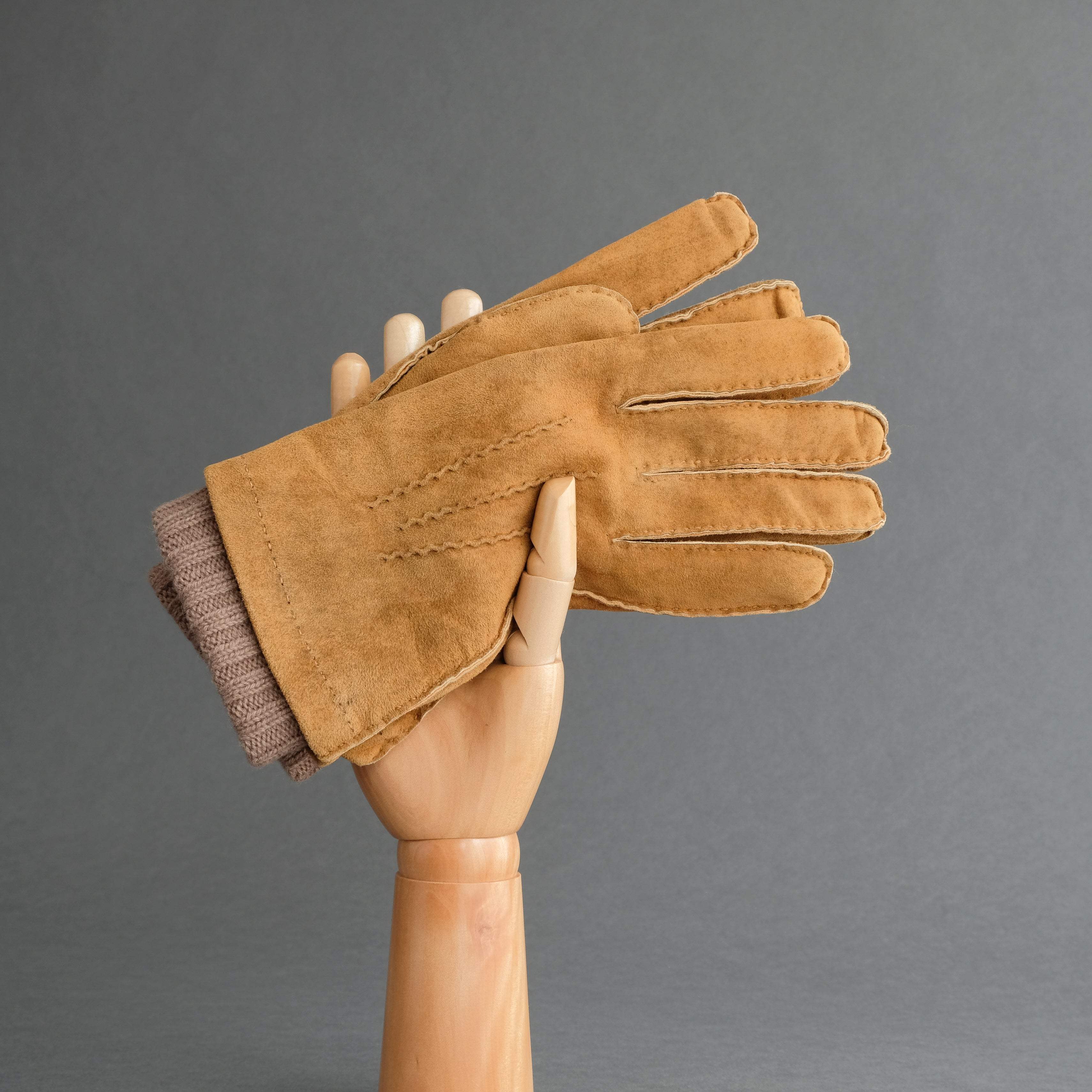 Gentlemen&#39;s Gloves from Cognac Goatskin Lined with Cashmere - TR Handschuhe Wien - Thomas Riemer Handmade Gloves