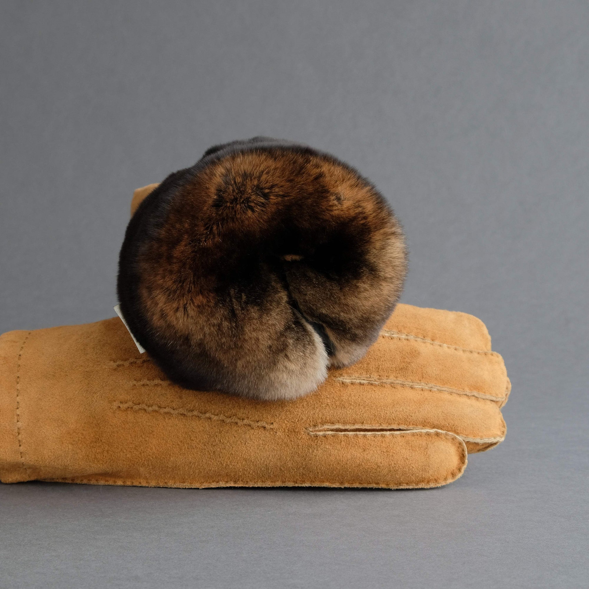 Gentlemen's Gloves from Cognac Goatskin Suede Lined with Orylag Fur - TR Handschuhe Wien - Thomas Riemer Handmade Gloves