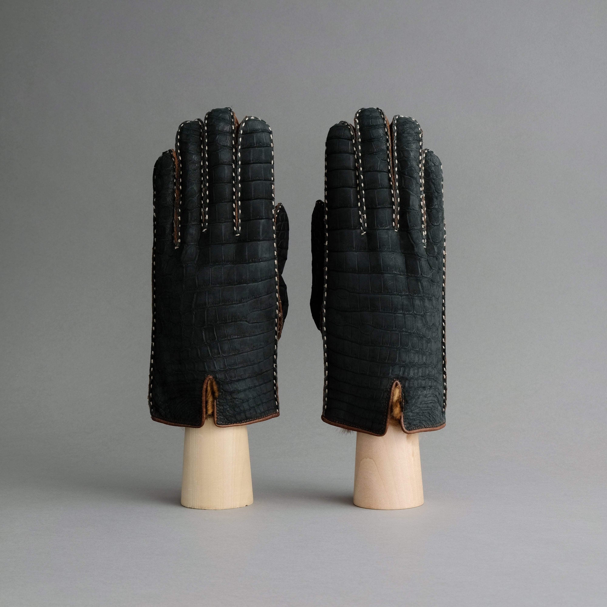 Gentlemen&#39;s Gloves from Crocodile and Peccary Leather - TR Handschuhe Wien - Thomas Riemer Handmade Gloves