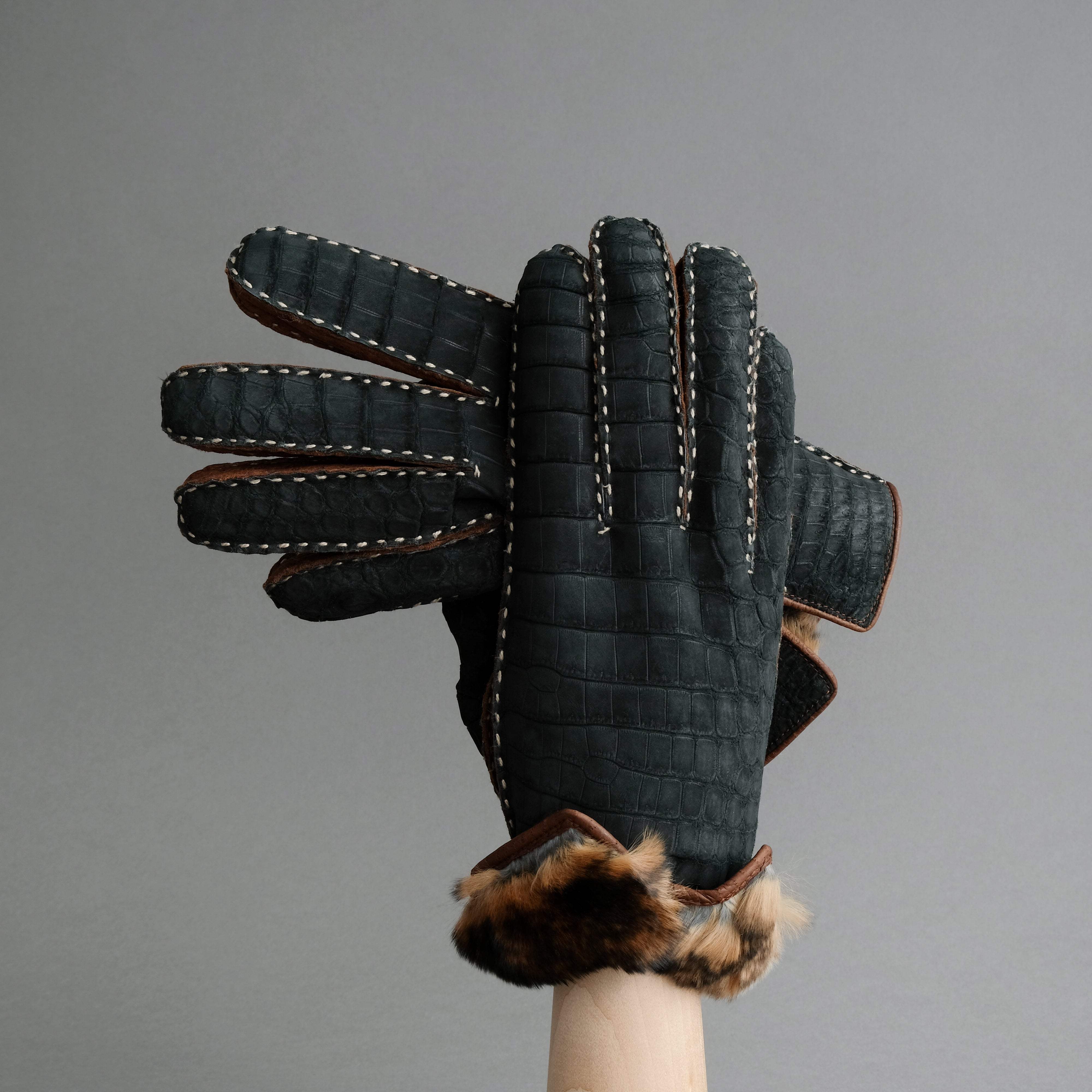 Gentlemen&#39;s Gloves from Crocodile and Peccary Leather - TR Handschuhe Wien - Thomas Riemer Handmade Gloves