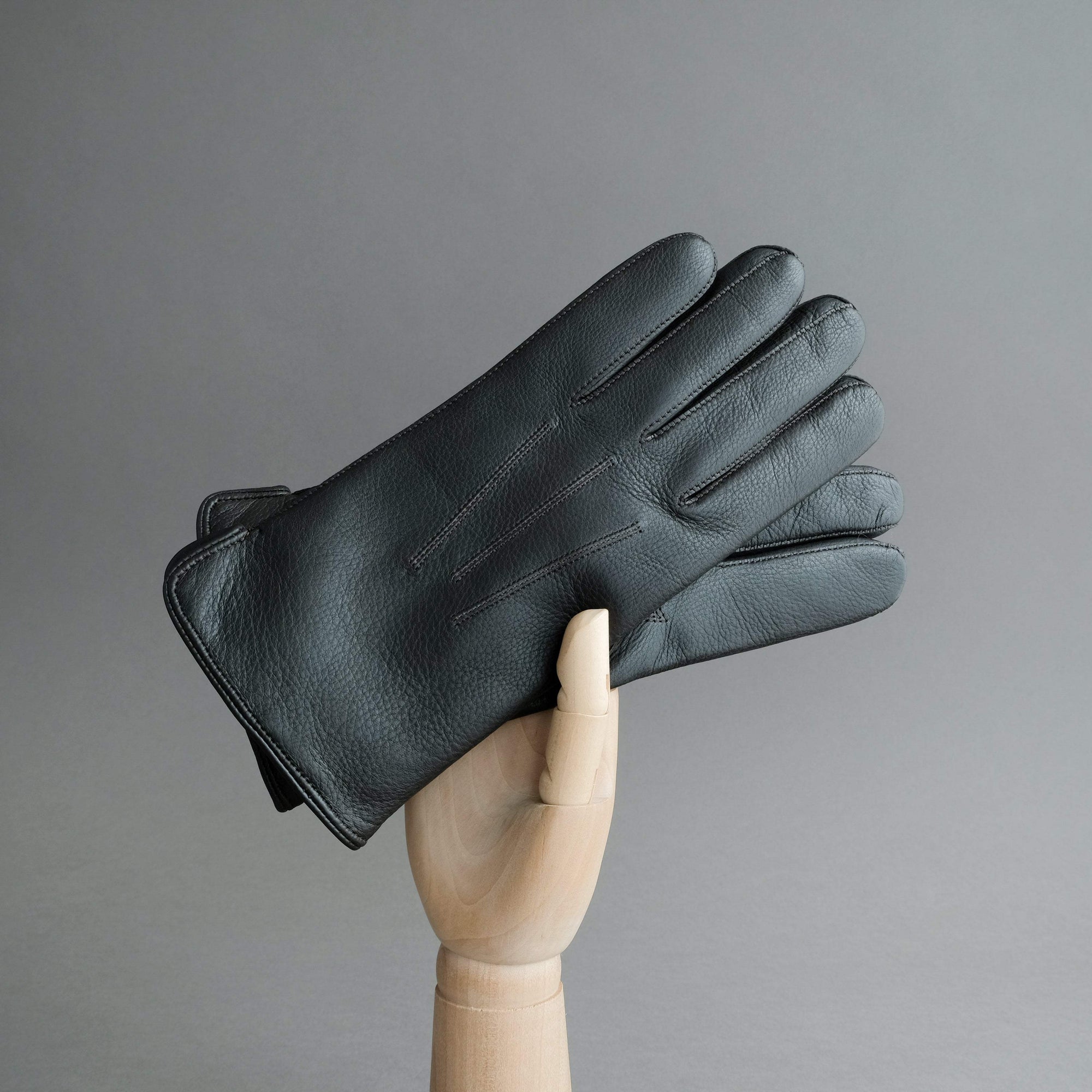 Gentlemen&#39;s Gloves from Dark Brown Deerskin Lined with Cashmere - TR Handschuhe Wien - Thomas Riemer Handmade Gloves