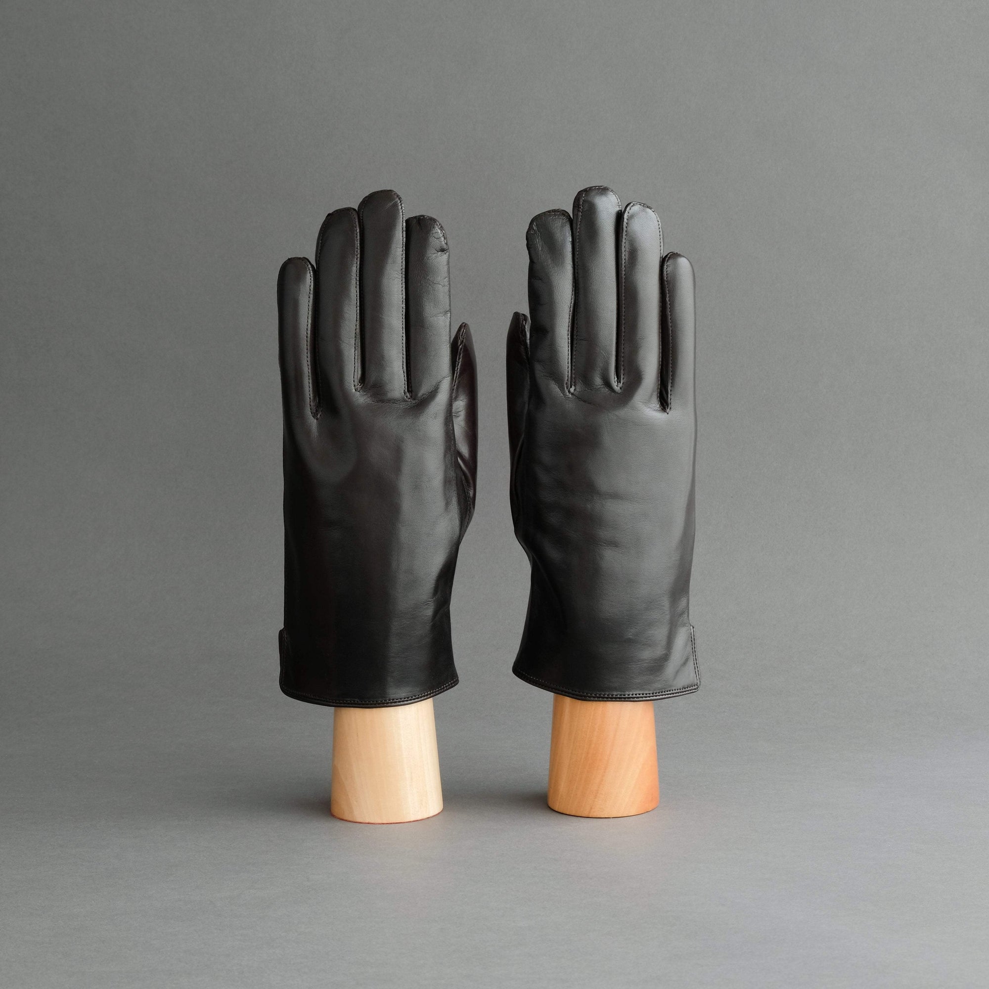 Gentlemen&#39;s Gloves from Dark Brown Hair Sheep Nappa Lined with Cashmere - TR Handschuhe Wien - Thomas Riemer Handmade Gloves