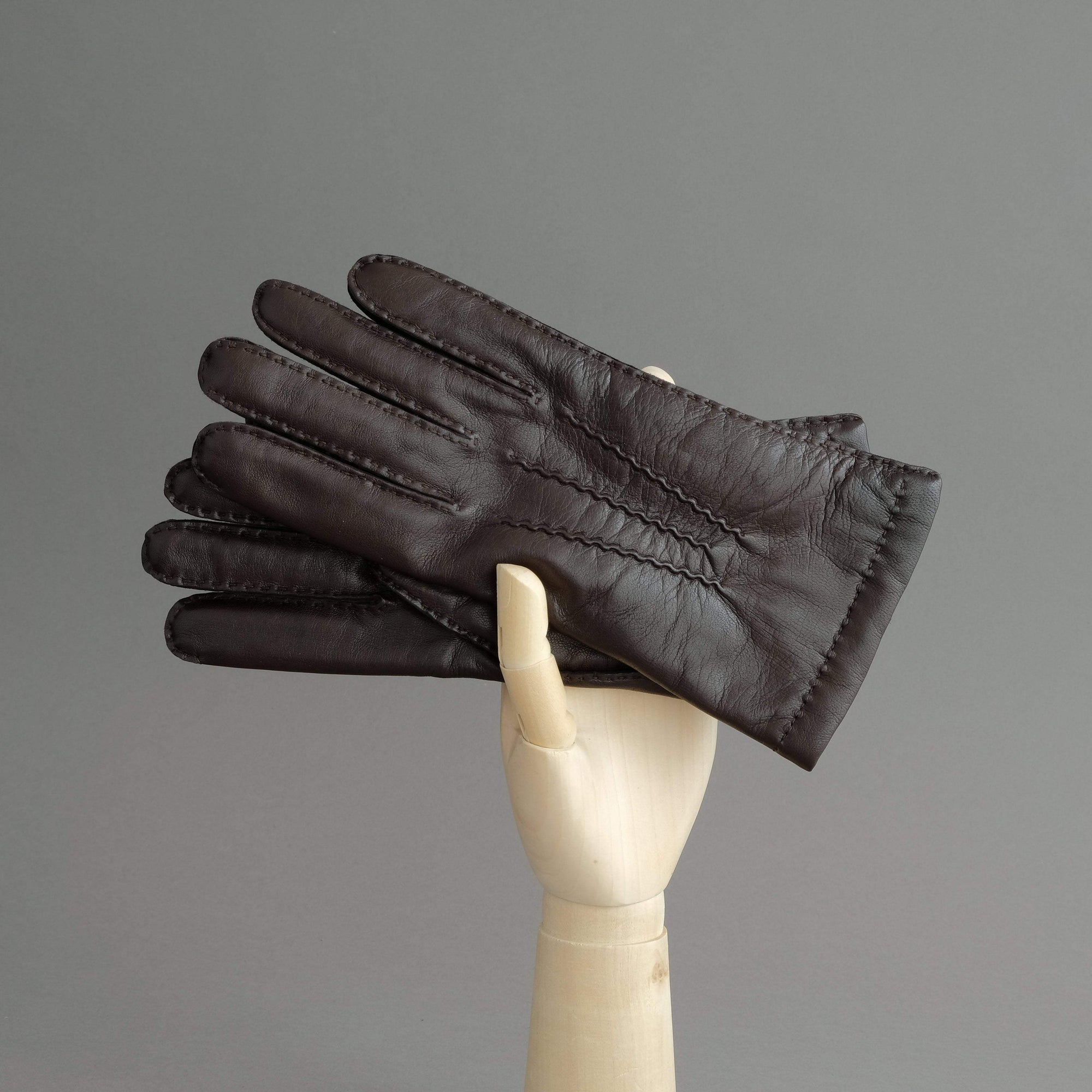 Gentlemen&#39;s Gloves from Dark Brown Hair Sheep Nappa Lined with Cashmere - TR Handschuhe Wien - Thomas Riemer Handmade Gloves