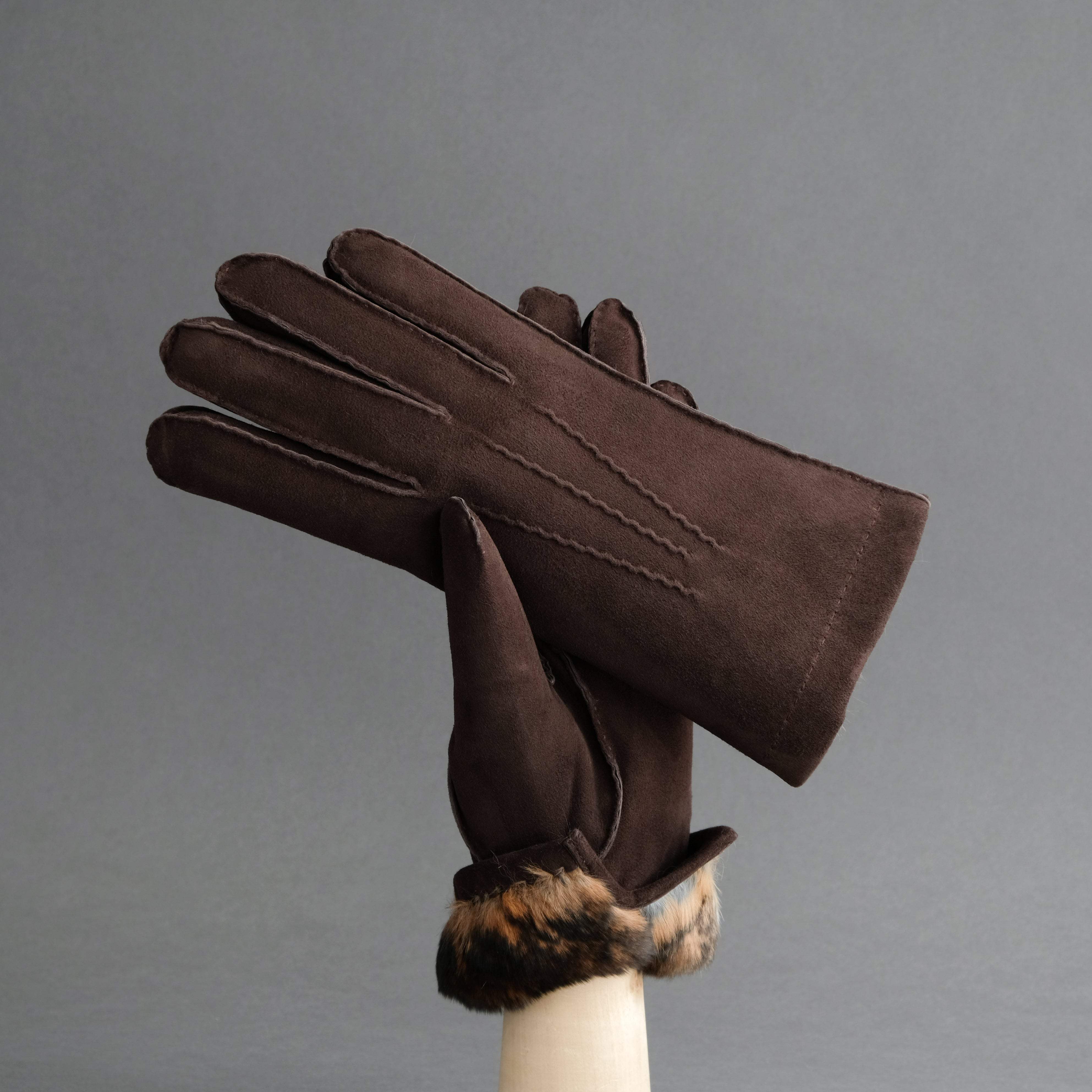 Gentlemen&#39;s Gloves from Dark Brown Reindeer Suede Lined with Orylag Fur - TR Handschuhe Wien - Thomas Riemer Handmade Gloves