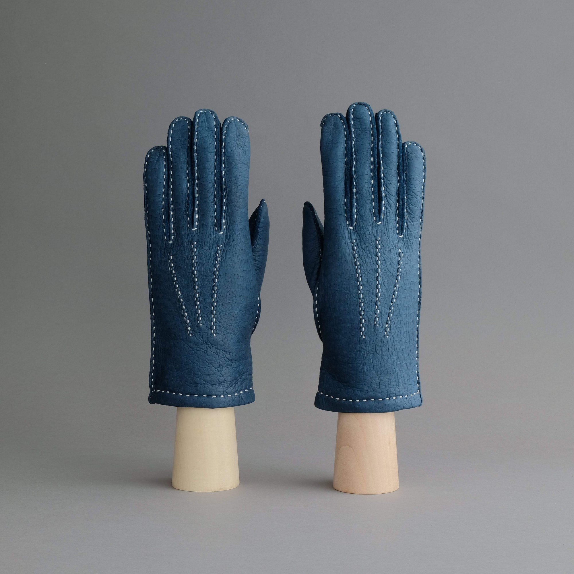 Gentlemen's Gloves from Denim Blue Peccary Lined with Cashmere - TR Handschuhe Wien - Thomas Riemer Handmade Gloves