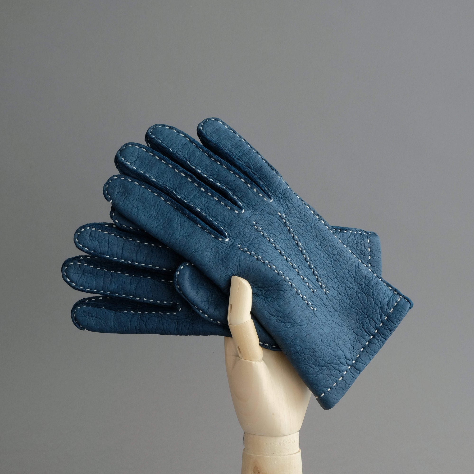 Gentlemen&#39;s Gloves from Denim Blue Peccary Lined with Cashmere - TR Handschuhe Wien - Thomas Riemer Handmade Gloves