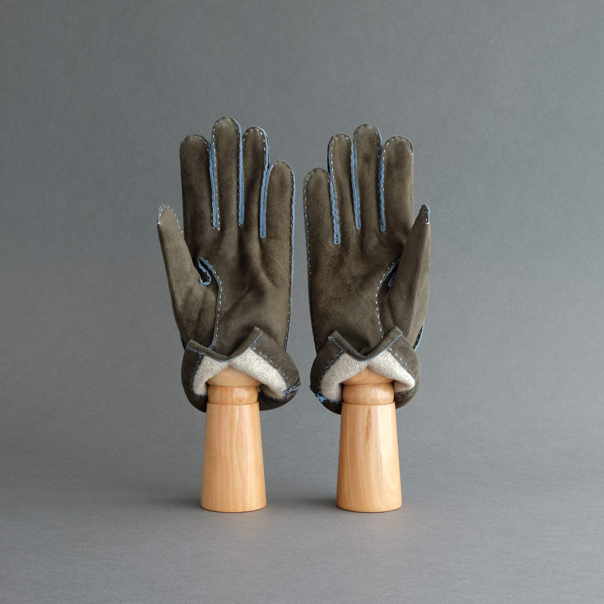 Gentlemen's Gloves from Green Goatskin Lined with Cashmere - TR Handschuhe Wien - Thomas Riemer Handmade Gloves