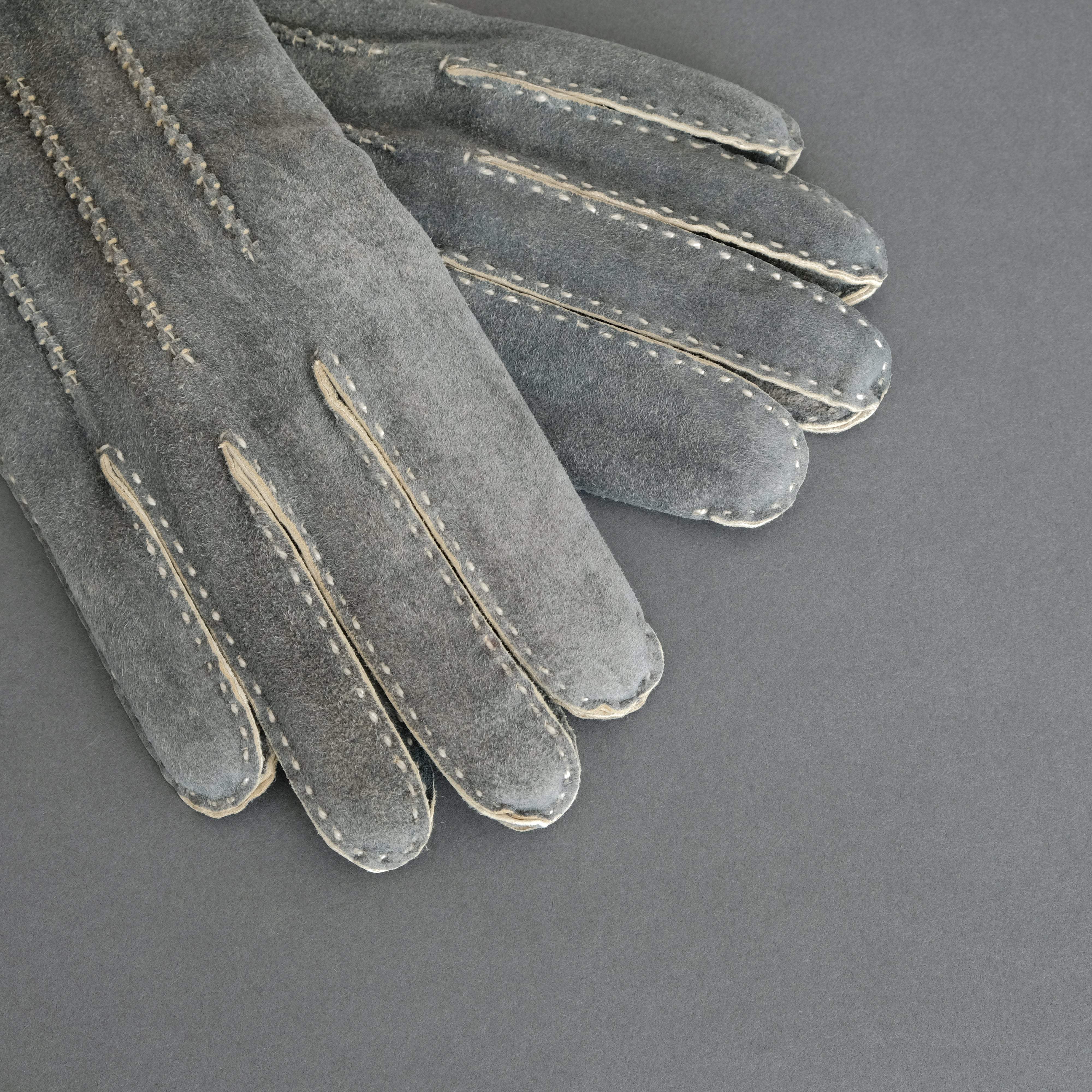Gentlemen's Gloves from Grey-Blue Goatskin Lined with Cashmere - TR Handschuhe Wien - Thomas Riemer Handmade Gloves
