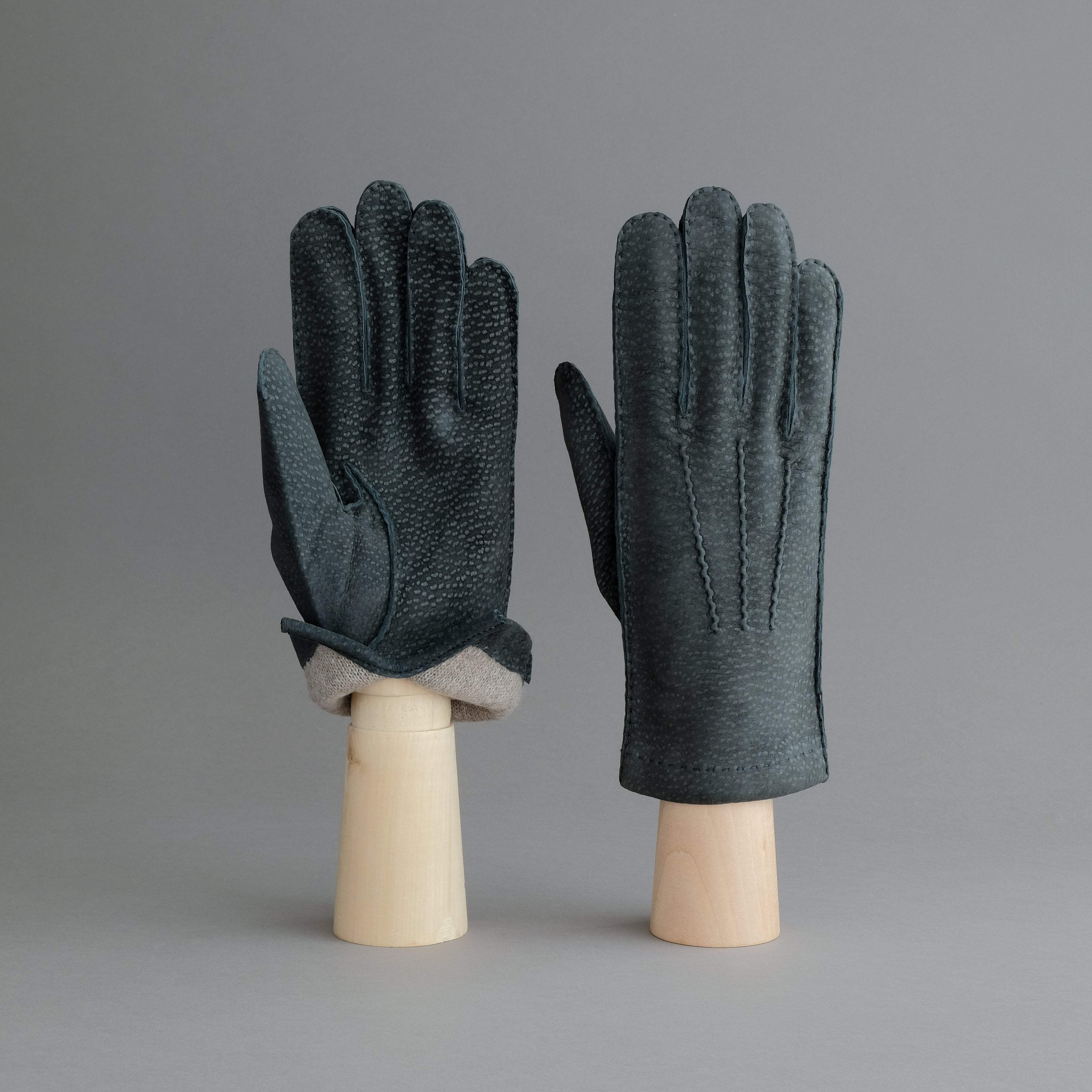 Gentlemen&#39;s Gloves from Grey Carpincho Leather Lined With Cashmere - TR Handschuhe Wien - Thomas Riemer Handmade Gloves