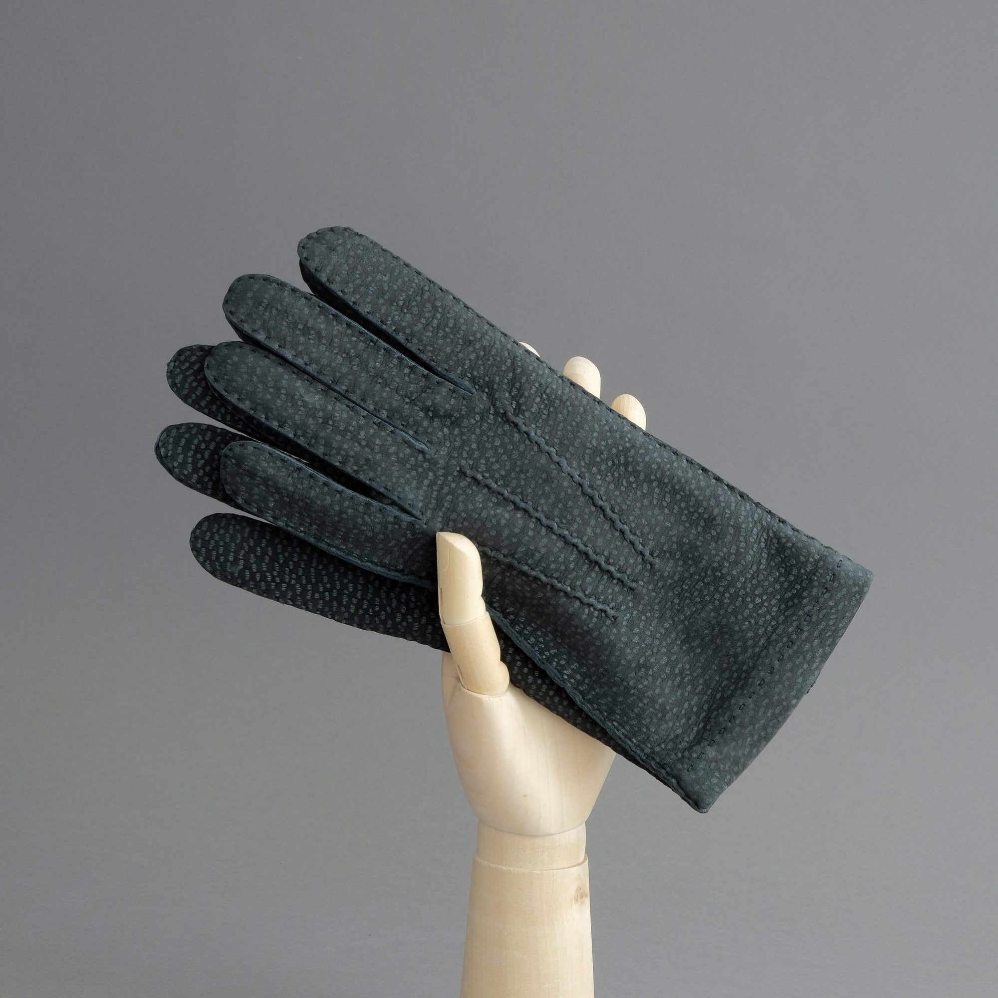 Gentlemen&#39;s Gloves from Grey Carpincho Leather Lined With Cashmere - TR Handschuhe Wien - Thomas Riemer Handmade Gloves