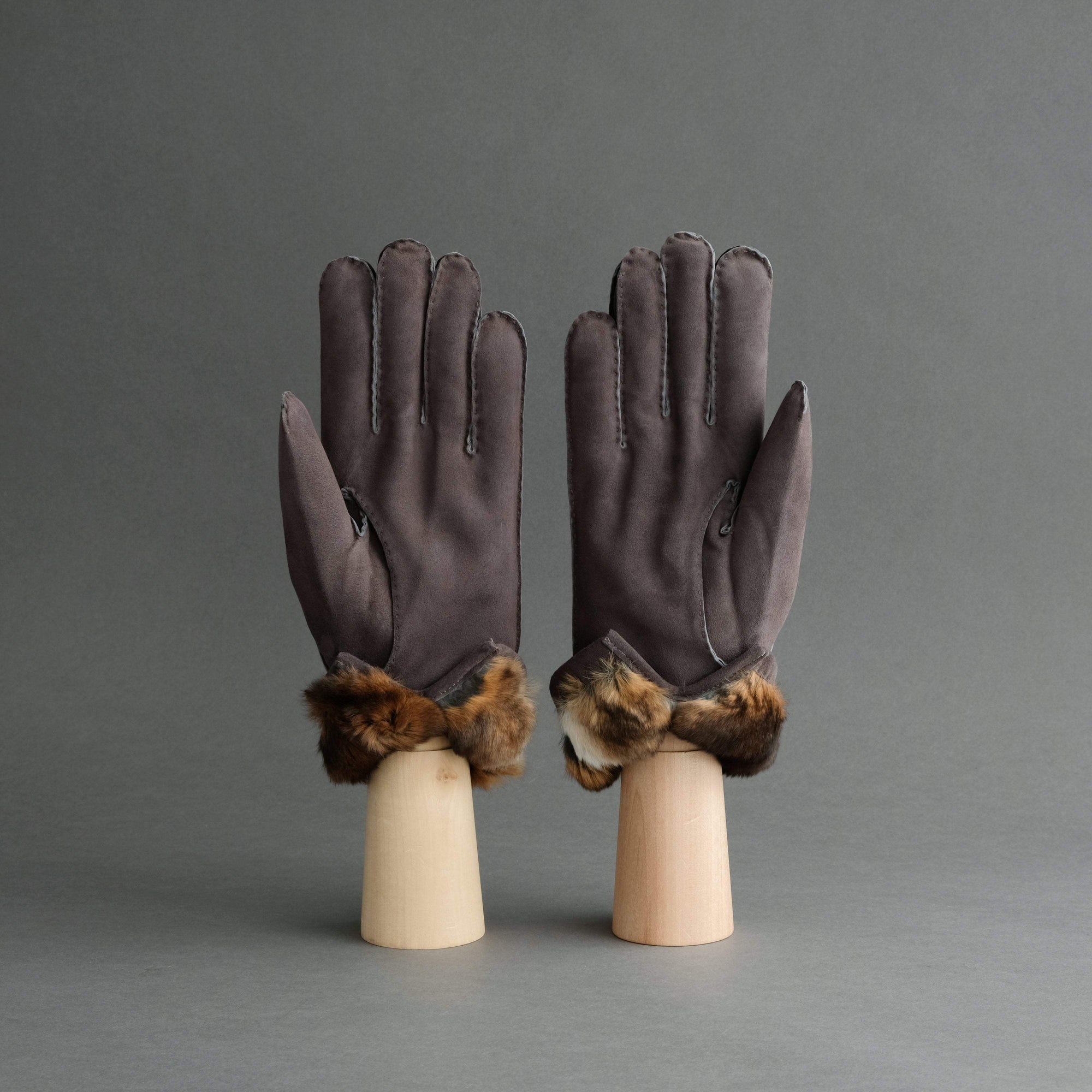 Gentlemen&#39;s Gloves from Grey Reindeer Suede Lined with Orylag Fur - TR Handschuhe Wien - Thomas Riemer Handmade Gloves