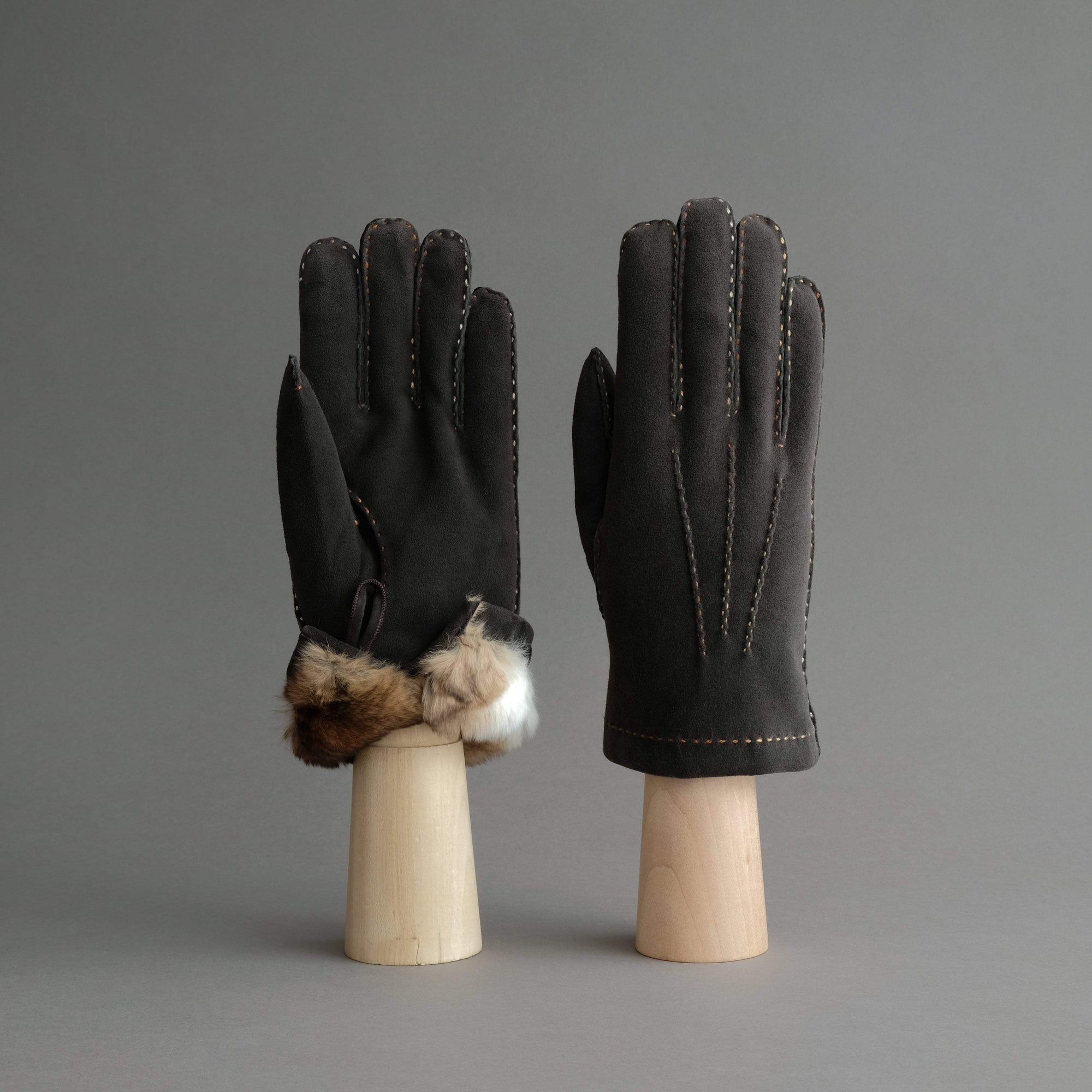 Gentlemen's Gloves from Grey Reindeer Suede Lined with Orylag Fur - TR Handschuhe Wien - Thomas Riemer Handmade Gloves