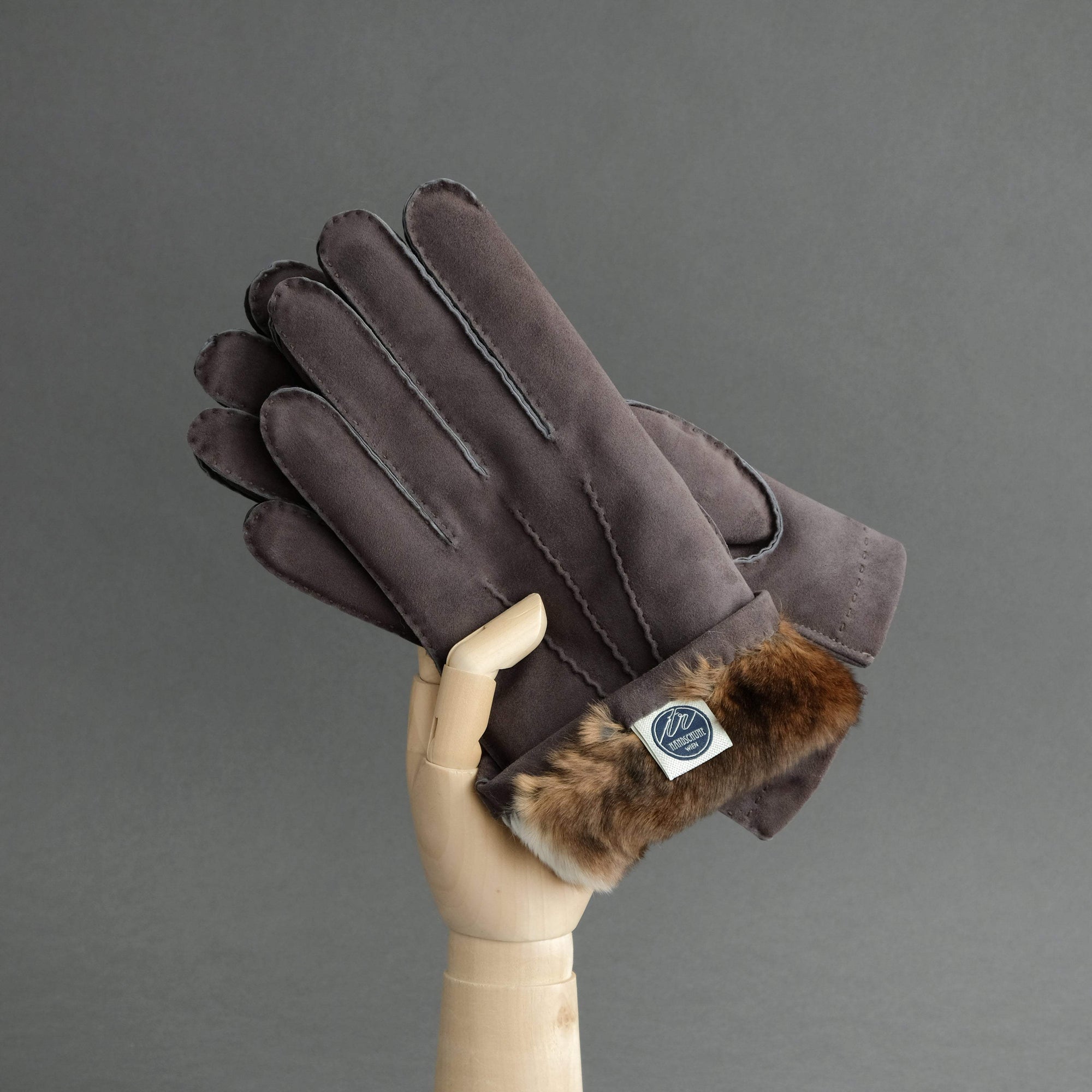 Gentlemen&#39;s Gloves from Grey Reindeer Suede Lined with Orylag Fur - TR Handschuhe Wien - Thomas Riemer Handmade Gloves