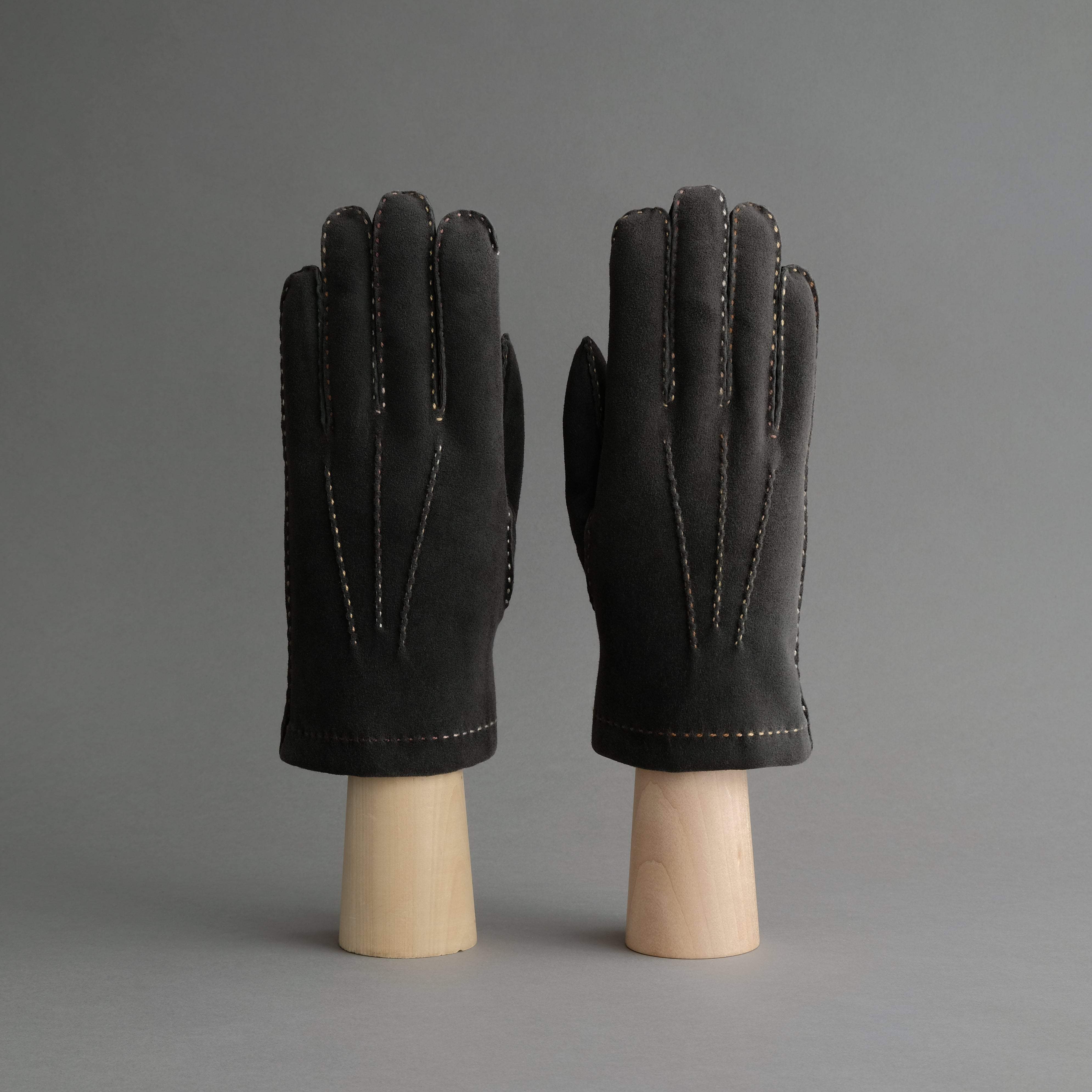 Gentlemen&#39;s Gloves from Grey Reindeer Suede Lined with Orylag Fur - TR Handschuhe Wien - Thomas Riemer Handmade Gloves