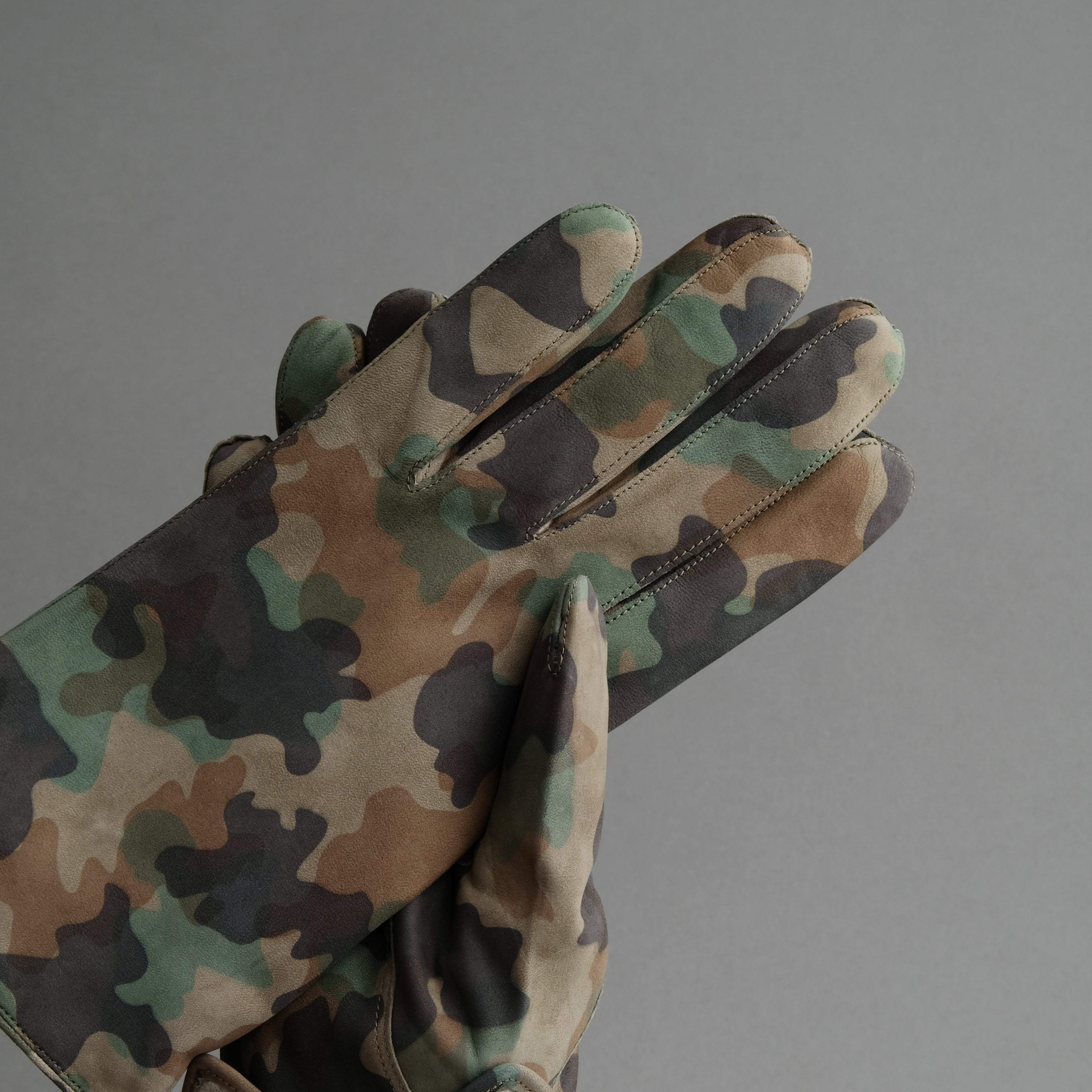 Gentlemen&#39;s Gloves from Military Green Goatskin Lined with Cashmere - TR Handschuhe Wien - Thomas Riemer Handmade Gloves